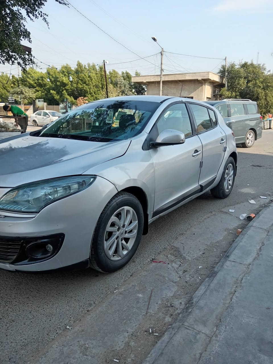 السلام عليكم رينو ميكان ٢٠١٣ جاهزه مكينه وكير خير من الله كهربئيات شغاله تخم تاير صدر جديد غرفه حلوه مشروع وطني تبريد شغال مواصفات حلو بيهه صبغ قطع سياره حلوه شاشه كامره تحكمات السعر ٤٨ مكان السياره بغداد الحريه الاتصال *********** سنتر لك
