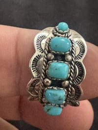 خاتم نسائي • ٧ فيروزات • فضة