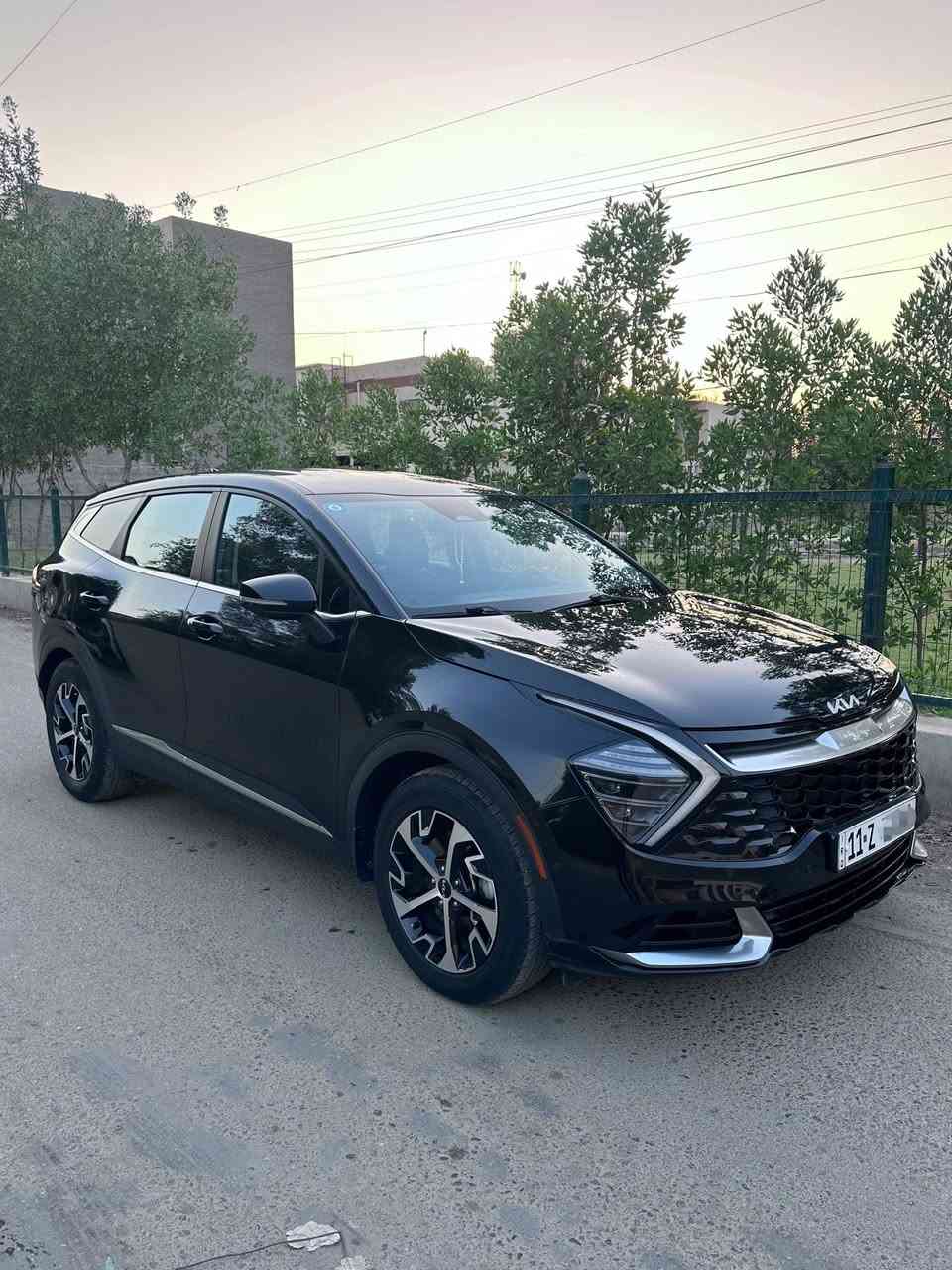 Kia Sportage 2023 .
كيا سبورتج وارد امريكي . رقم بغداد دولي بأسمي . السياره جاهزه ونظيفه من كل النواحي . 
حجم المحرك 4 سلندر (2500)
ماشيه 26 الف ميل . 
.............................
↖️ المواصفات ↗️ ...
<<< بصمه تشغيل وابواب . كشنات جلد + كهرباء . تدفئه كشنات . شاشه ديجيتال . تحكمات . اشاير مري . رادارات . تحديد مسار . توقف ذاتي . مانع انزلاق . حساسات خلفيه . >>>
السياره مواصفات كامله عدا البنوراما .
................................
/// حادثها بسيط صبغ قليل بالبنيد فقط /// والسونار موجود بالمنشور ...
السعر ... 188 ... وبيها مجال .
مكان السياره بغداد الدوره . 
للاستفسار (***********)
