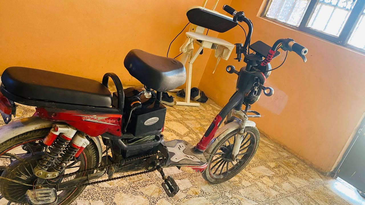 السلام عليكم دراجه شحن للبيع موديل 2025 حجم 20 شاشه جبيره بطاريات جدد كله شغاله
فقط بيها عطل بصيط ما اعرف شنو 
مكاني بغداد بوب الشام 
سعر 80 
رقم الهاتف ***********
