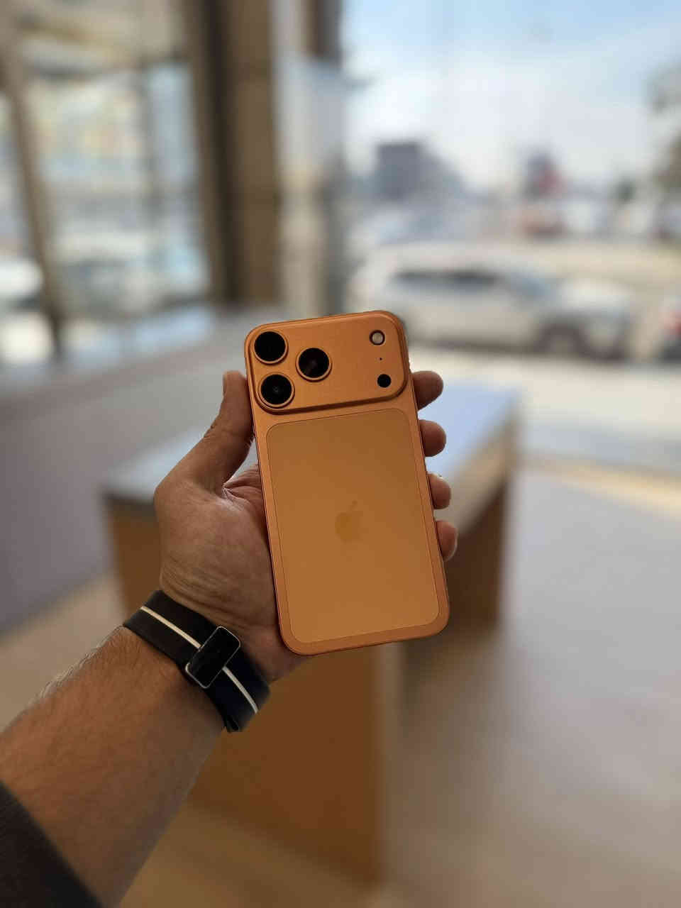 سلام عليكوم ايفون XR امحور ١٧ بس امبدل باتري ذاكره ١٢٨ بطاريه ١٠٠ كولشي شغال ولا شخطه بيهه كولش نضيف سعرهه كولش حلو و جوه السوك فقط بيع 
السعر ٢٣٠ 
للحجز واتس اب او تليفون ☎️ 
*********** 
مكان بغدادزيونه
