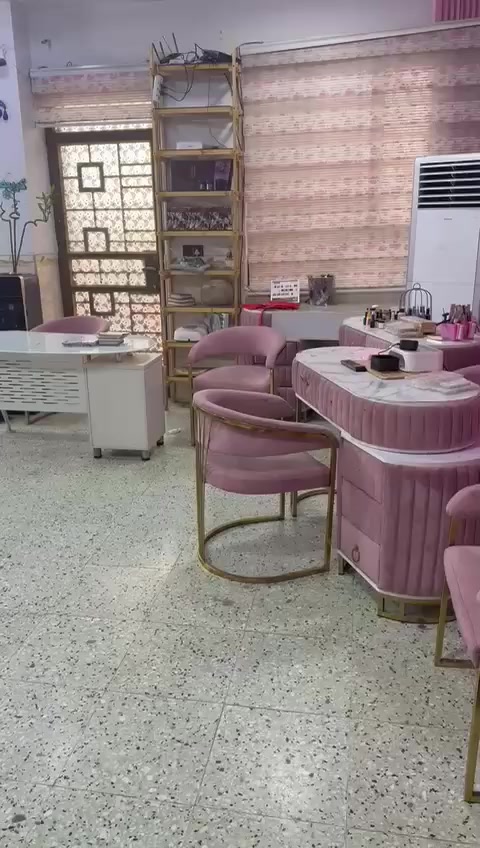 صالون كامل وشغال للبيع لعدم التفرغ عنوانة بغداد حي القاهرة للتواصل عالرقم ***********
