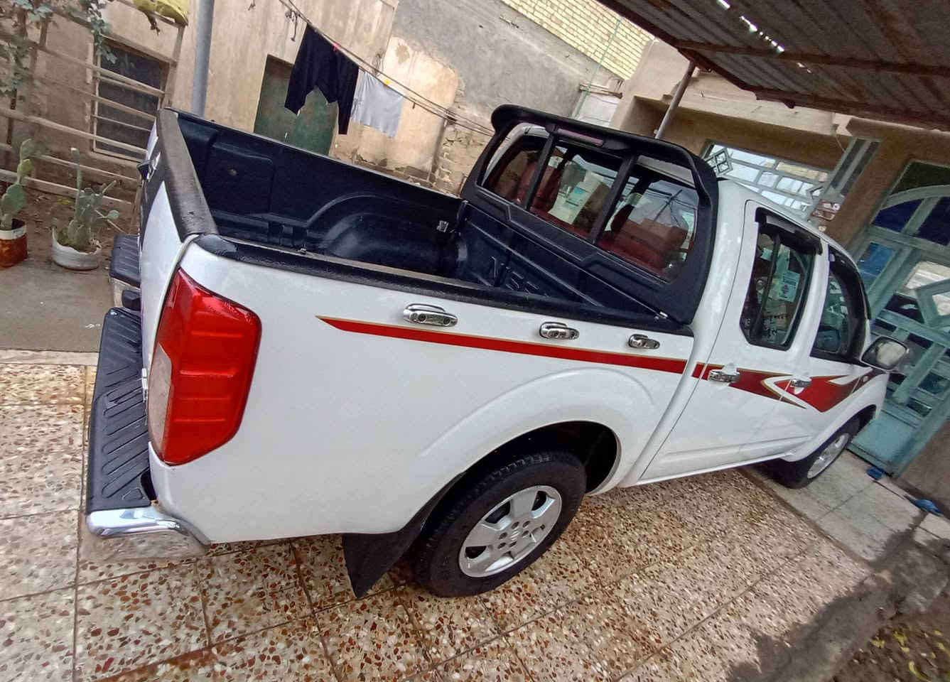 🔥 للبيع: نيسان نيفارا بيك أب موديل 2013 🔥

سيارة نظيفة جداً وأحلى من الصور، جاهزة للاستعمال وما تحتاج أي صرف.
محافظ عليها وحالتها ممتازة.

المواصفات: • مكينة قوية ونظيفة
• حدادية
• كشر
• تبريد ممتاز جداً
• سونار (موضح في الصور)
• التايرات بحالة جيدة

📄 رقم محافظة واسط وباسمي – تحويل مباشر
📅 السنوية سارية لغاية: 24 / 8 / 2027

📍 مكان السيارة: محافظة واسط – قضاء الصويرة

💰 السعر: 125 ويوجد مجال بسيط للجادين فقط.

📞 للتواصل: 0772 646 1886
