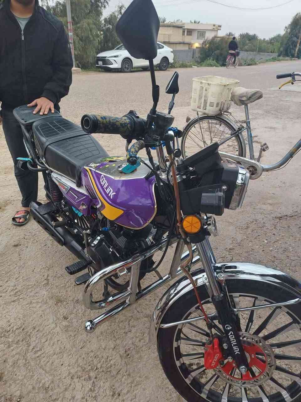 السلام عليكم دراجه موديل 25 ماممدود عليه سبانه فول مرتبه مكفوله محرك وكير مثل ما واظحه ب صوره
 السعر 825 وبيه مجال 
المكان الصقلاويه 
رقم صاحب الدراجه ***********
