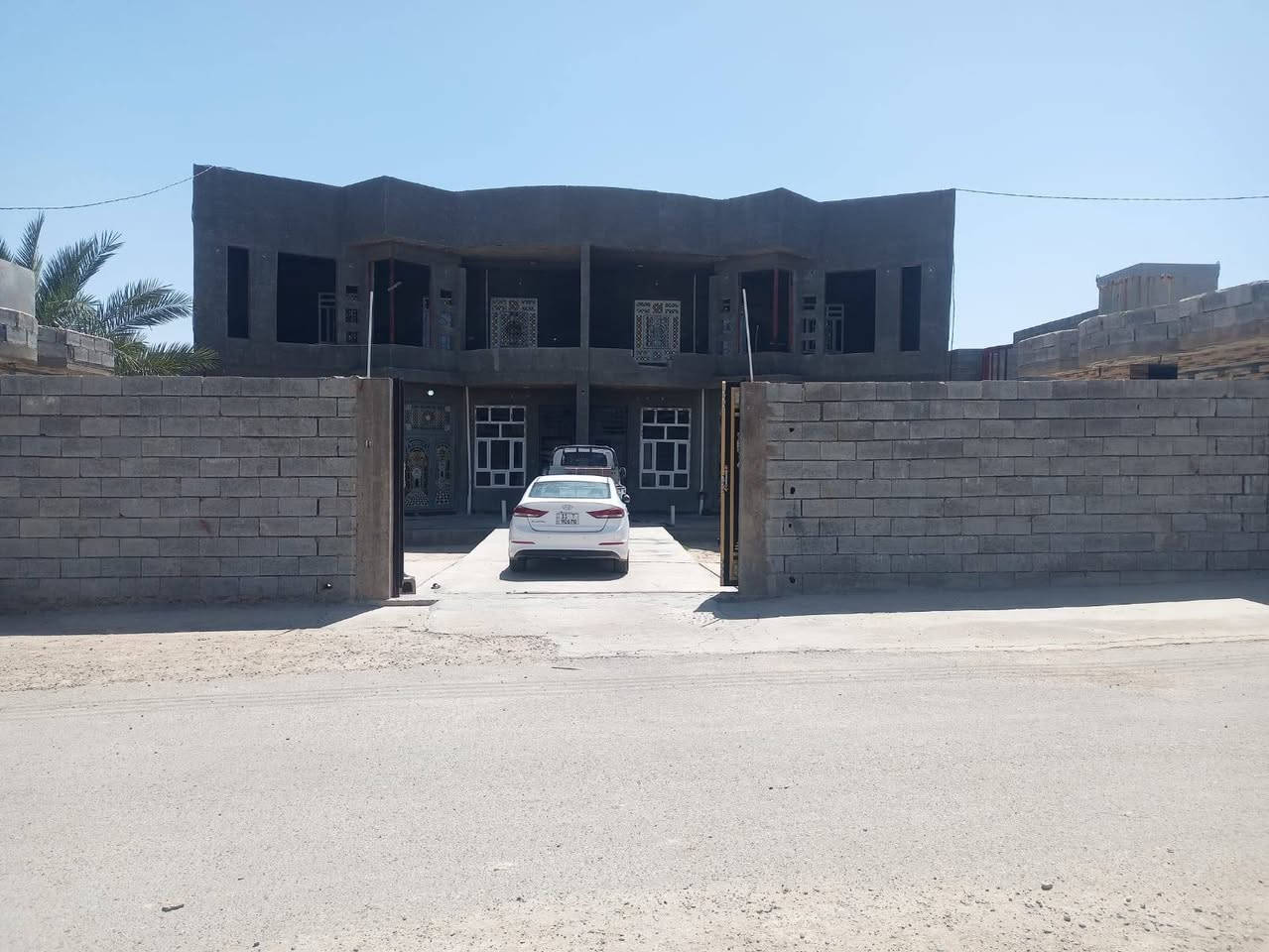 من رخصة الادمن سلام عليكم بيتين للبيع في منطقة الحبانيه سن الذبان قرب جامع إبراهيم الخليل المساحه 850 متر البيتين من الداخل كاملات فول بناء 2023 ماعندي صور الداخل الي يحب يشوفهن يروح على صاحب الدار والسعر بعد القناعه نقص بس الواجهيه الاستفسار مراسلة الصفحه او اتصال ***********
