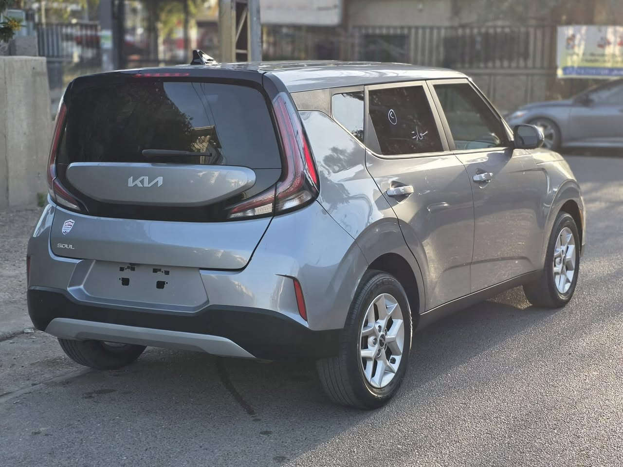 كيا صول للبيع
للبيع كيا (صول 2024 )جميع الايرباكات سليمة 
الضرر جاملغ خلفي مصلح والباب الخلفي مبدل نفس اللون 
حجم المحرك 2000 دوش سيارة نظيفة وبحالة جيدة وجاهزة للفحص في اي سونار مكان السيارة في بغداد 
علماً السيارة (بدون لوحات) للأستفسار وشراء السيارة الاتصال 

رقم الهاتف ☎️ ***********
