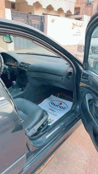 السلام عليكم .. من رخصة صاحب الگروب
Bmw e39 
موديل ١٩٩٩ / حجم ٥٣٥ / ٨ سلندر دينمو مي .. أصل بليتة وسنوية
رقم بغداد (الرقم الدولي الجديد )
باسمي والسنوية لسنة 2027  
السيارة قبل 3 اشهر طلعت من الفرن صبغ عام ولا بيها رصعات ولا شخوط ولا هالسوالف السيارة صافية دمعة 
دعامية خلفية امامية m والدرگة m والترايش m وكل الشغلات الي بيها m

وآني مو بيّاع شراي  
السيارة معمّرها تعمير مال جنّاي ما ملزگة تلزيگ السياره تكمة ..وما چنت ناوي ابيعها بس هي رهمت هيچ
بس غرفتها يعوزها ترتيب 
جامة امامية جديدة 
صدر امامي خلفي جديد منفوض نفض
عليها ادامة على منضومة الاحتراق ومنضومة المي كاملة 
محرك وگير جديد ومكفول گير تبترونيك 
السيارة شلعه ومعدل ما تنلزم
كهربائيات كامل كلشي شغال 
لايتات امامية جديد حركة ديناميكية 
كشنات جلد اسود تحكم كهربائي 
سلايد جام جديد كل الحركات شغالة
تبريد بي ادامة كاملة وثلج بس نقص الغاز مالته واكفله غير الغاز ينزل من السعر
بيها دبل فيتبمب يعني من توكف عندك بطريق بس تبدل بدگمة صغيرة وتمشي

السيارة بيها گزوز رياضي تحكم صوتها كارثي مرعب 🔊🔊
درگة m تحكمات ستيرن شغال كروس تثبيت السرعة وزيادة وتنقيص السرعه شغالة من الدرگة 💯💯 

وطبعاً مو كل التفاصيل مكتوبة يعني 

سعر السيارة 79 ورقة وبيها مجال شوية

( واذا تعجبك السيارة وما عندك الفلوس والله العظيم تجي تاخذها احولها بأسمك من خاطر طيب ❤️)
مكان السيارة بغداد الغزالية 
موجود عالماسنجر 
وهذا رقم التلفون 
0777 153 1053
متواجد بي اتصال وعالواتساب وين ما تريد متواجد
