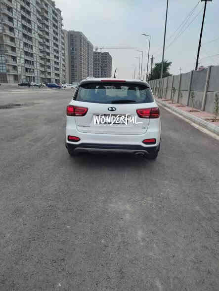 للبيع سورنتو 2018 رقم بغداد فول مواصفات 1/1 بانوراما  السياره مكفول من كلشي
السياره مكفوله من الصبغ ماعدا بارد تحت قبغ البانزين تقريبا أقل من شبر  كما موضح في السونر محرك وكير مكفول في وضع الشركه كما موضح في السونر
المواصفات الميكانيكية:
المحرك:  6 سلندر 3.5 لتر (3500cc)، العداد  108.000 km ماشيه
ناقل الحركة: أوتوماتيكي، 6 سلندر
الدفع:  دفع رباعي (4WD) 
المواصفات الخارجية:
الإضاءة: لد أمامي وخلفي، كشافات ضباب ليد، زنون أصلي.
الجنوط: ويل كروم مقاس 19 بوصة
المرايا: كهربائية مع إشارات انعطاف ونظام ترحيب ذكي.
الأبواب: نظام بصمة للفتح والقفل، ، والجنطة الخلفية كهربائية مع شفط. 
المواصفات الداخلية والتقنية:
المقاعد: جلد، كهربائية، وتبريد
التبريد: 3 قطع تبريد (أمامي وخلفي).
التحكم: تحكم كامل من المقود، مثبت سرعة، ونظام تشغيل بالبصمة (بصمة تشغيل).
الشاشة: شاشة معلومات وترفيه كبيرة تدعم آبل كاربلاي وأندرويد أوتو، بلوتوث، وUSB.
الأنظمة: أنظمة قيادة متعددة (ايكو، سمارت، كومفورت، سبورت)، كاميرا خلفية، حساسات أمامية وخلفية، وبرادات خلفية.
سياره كلش حلو ورزنه  بالعافيه  عليه الى اتصير من نصيبه 
السعر 258 $
رجاءأ الشراي والجناي يتصل ويدلل السعر بيه مجال قليل حك الجيه 
ارجوا التواصل على الواتساب فقط *********** 
غير متاح على المسنجر
