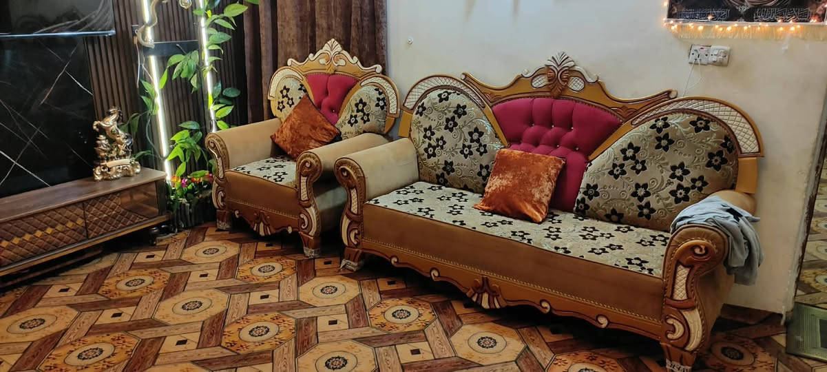 تخم ملكي كلش نضيف 10مقاعد 500اليريد يستفسر ع رقم ***********
