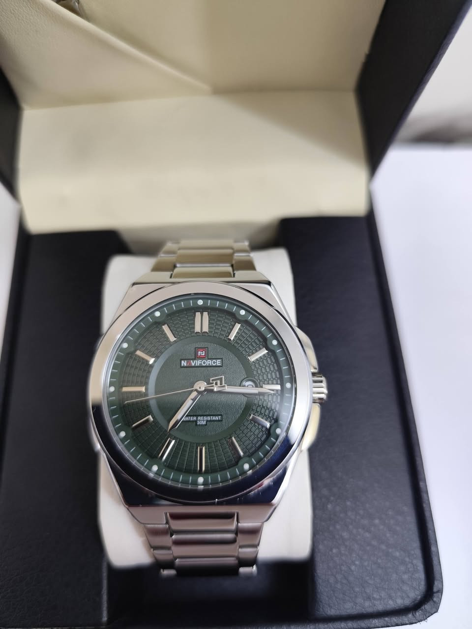 السلام عليكم 
ساعه ماركة نافي فورس اخت الجديده نظافه 95% قطعه كلش حلوه ومن النوع الثقيل كل التفاصيل الباقيه موضحه بالصور السعر خاص


**إذا كنت صاحب هذا الإعلان وتريد حذفه لأي سبب، رجاءا أرسل رسالة إلى الدعم الفني**