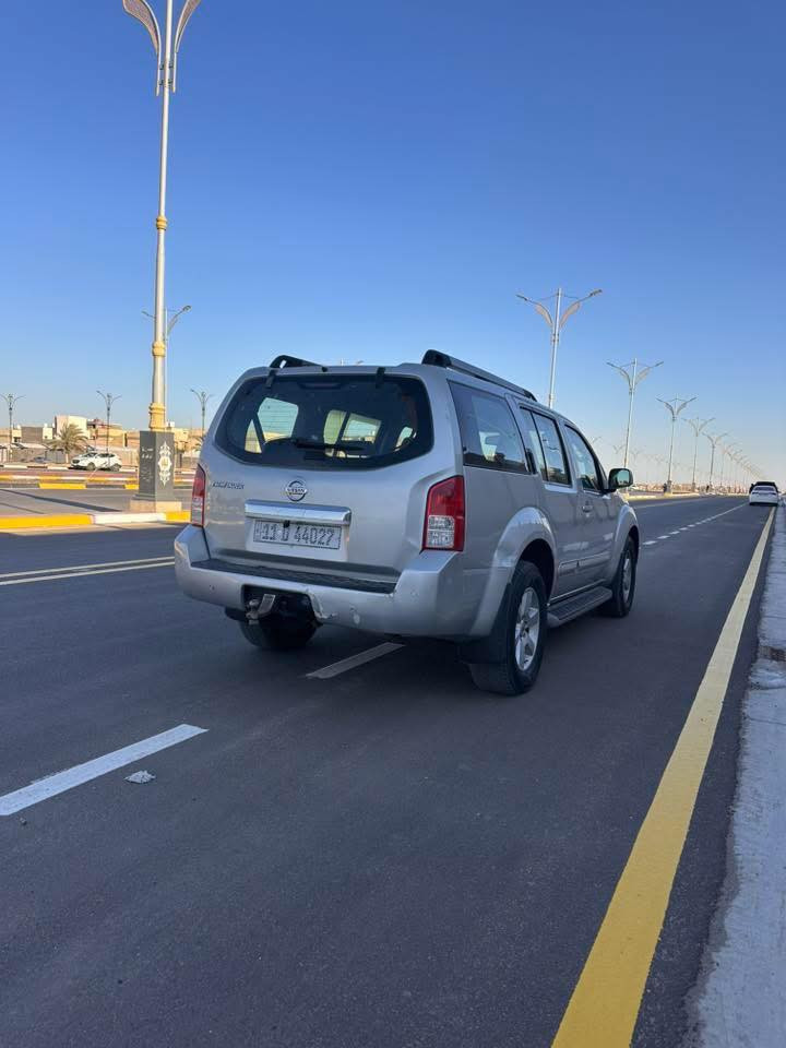 نيسان بافندر وارد امريكي كلين بدون حادث
موديل 2009 بيها قطع رش اثر جراد السياره بدون معجون
سياره جديده وبدون نقص ماشية 110
رقم بغداد دولي بأسمي تحويل مباشر 
محرك 6 سلندر جديد كير اوتماتيك وعادي 
سبعه راكب 
فتحه بالسقف 
فور ويل
 تبريد ثلج 
ثلاث قطع تبريد 
كشنات جلد 
دشبول ارماده
تحكم استيرن 
 شاشه وكامره دواره 
حداديه امامي خلفي جديد 
تخم تاير جديد باتري جديد 
سياره بدون اي نقص جاهزه من كلشي 
السعر 105 والسيارة جديده وبدون اي نقص
مكاني كربلاء ***********
