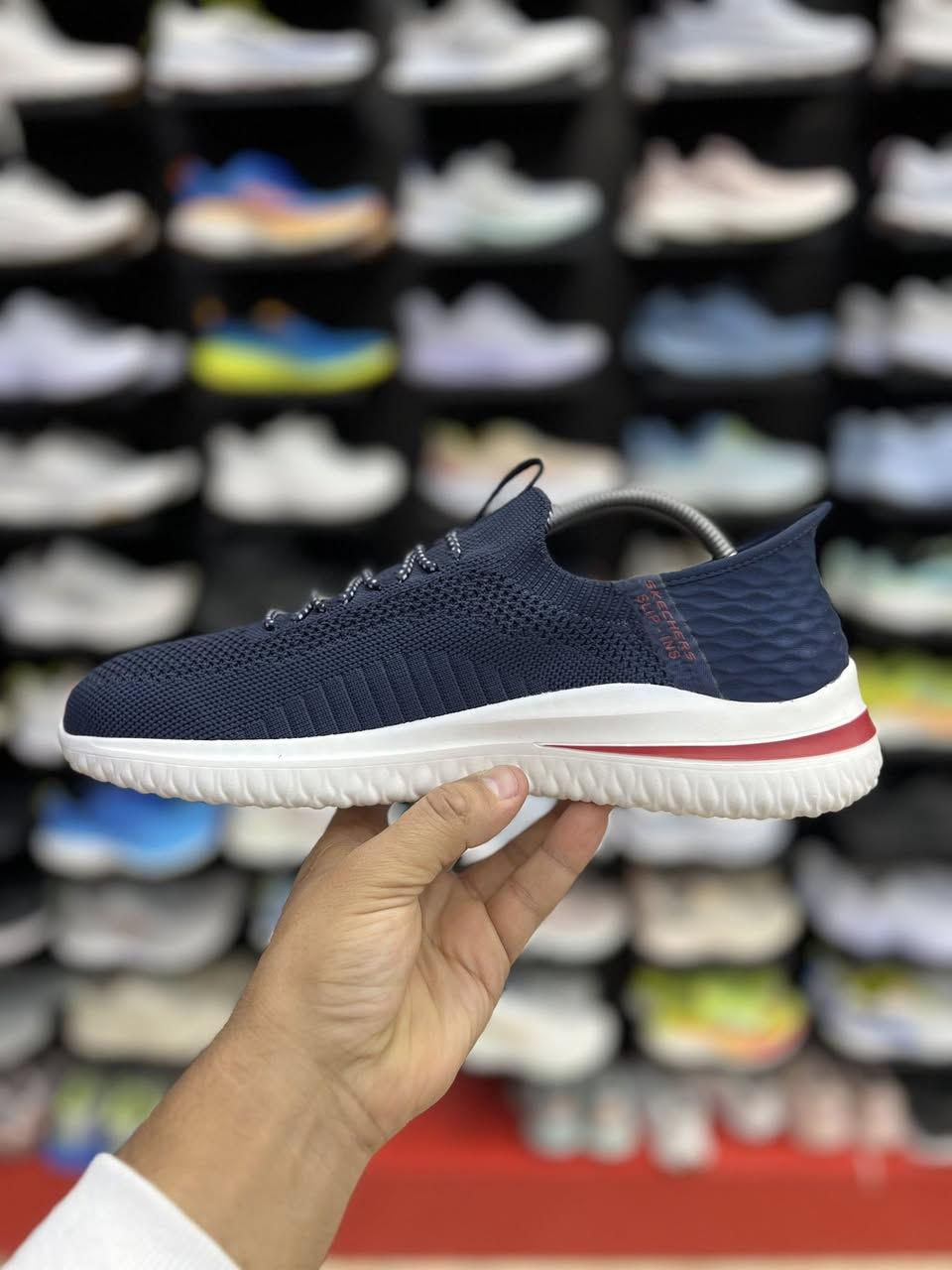 Skechers

تقنية Slip-ins: مصمم ليُلبس بسهولة بفضل كعب معزز يتيح للقدم الانزلاق للداخل مباشرة.
الجزء العلوي: مصنوع من نسيج شبكي (Mesh) يسمح بالتهوية ويوفر الراحة طوال اليوم

اصلي وكاله غير مستخدم
متوفر قياس 41–43
السعر 60

العنوان النجف ملحق الروان 
توصيل 🚚 محافظات 6 داخل النجف3 
*********** واتساب
