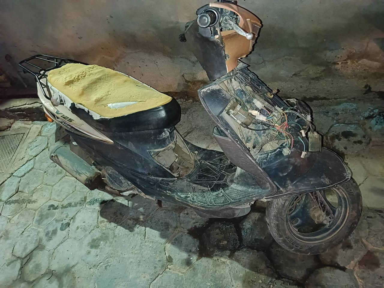 سلام عليكم اخوان
دراجه ماكس للبيع مكينه خير من الله عوزها بس كفرات
سعرها مناسب كلشش  كلشش
‏ اتصل على هذا الرقم ‏‪0773 403 6960‬
