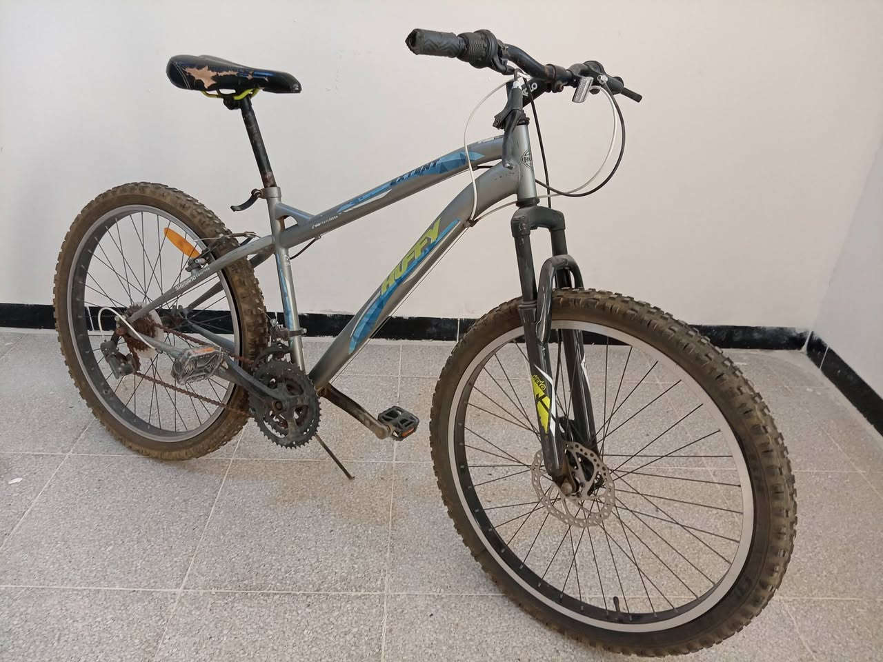 السلام عليكم 
بايسكل للبيع نوعيه كلش قويه 
سعره 65الف وبيه مجال بسيط 
حجمه 26
مكاني بغداد الدوره البوعيثه 
للأتصال *********** واتساب
