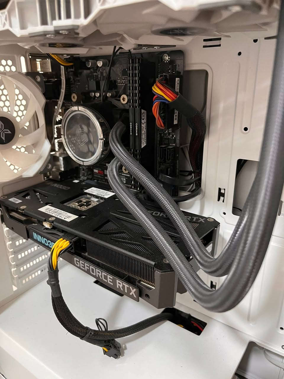 Pc Gbu: Rtx 3060 12Gb+ Ups Falcon 1500 va
من رخصة الادمن 
السلام عليكم
حاسبة العاب لون ابيض بواصفات

Gpu :RTX 3060 Inno3d 12Gb

Срu : i5 10400F

Mb : H410 Gigabyte

Ram : 16 -2*8 D4 corsair 

M.2: 500Gb samsung
HDD : 1Tb

Coler : 240 Fantech

Psu : 700W Gold

Case : 4Fan
ويندوز ١١ برو مأكتف
وياها ups فالكون ١٥٠٠ اشتريته قبل شهر وعندي اله وصل شراء مستعمل قليل جداً
الحاسبه والups نظيفات كلش واستعمالهن قليل وغير مكثف وسويت للحاسبه اختبارات ضغط والحرارة ممتازه للكارت وللمعالج مابيها اي مشاكل كاملة مكمله ونظيفة جداً فحصت كل القطع من البور للبورد ومابيها اي خلل
السعر 830 وبيها مجال للاستفسار خاص او واتساب ***********
