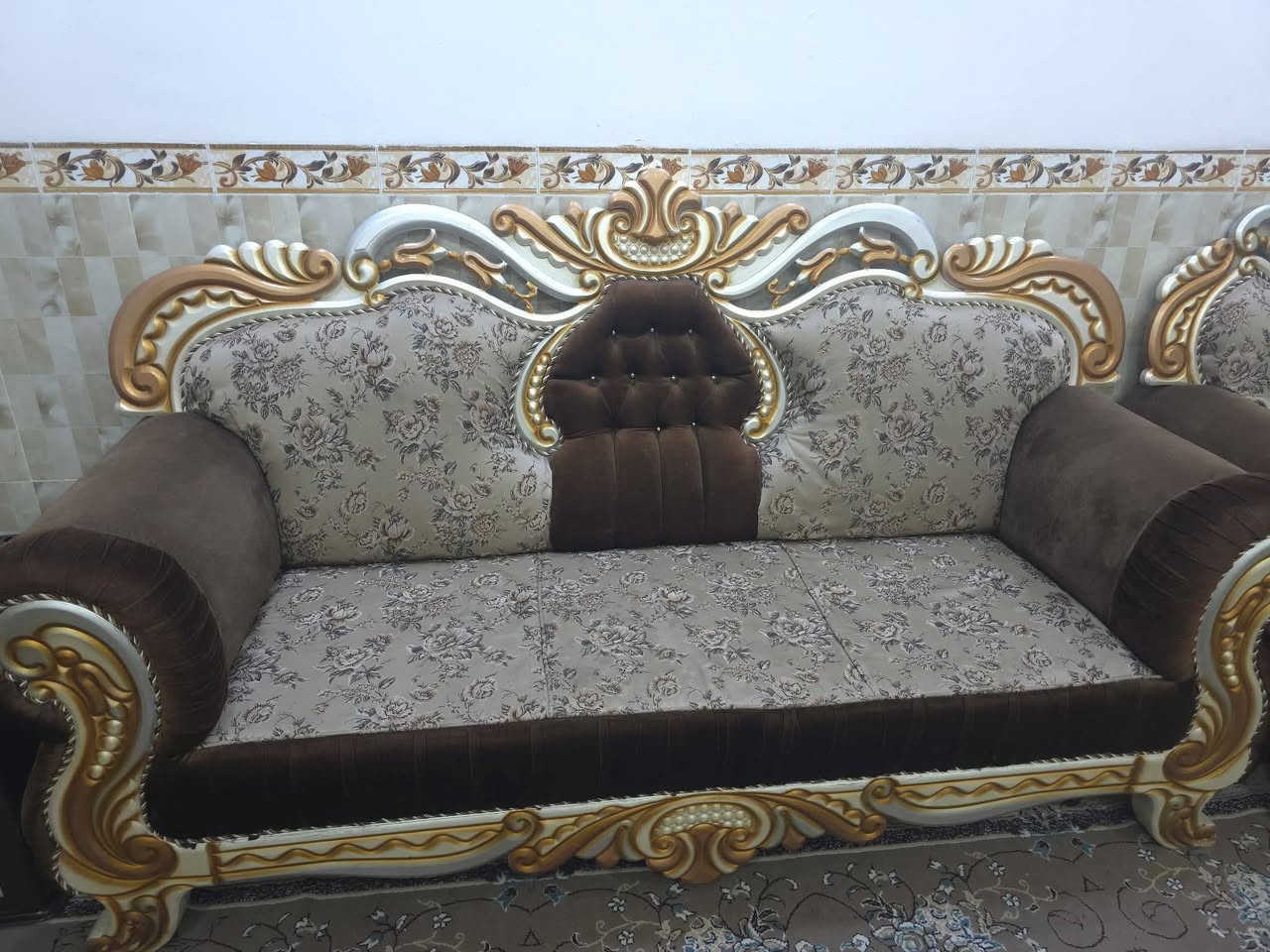 تخم عشر مقاعد مع خمس طبلات بسعر ٥٠٠الف والتخم كلش نظيف وجديد اليحب يشتري يدخل خاص او اتصال على  الرقم ***********
