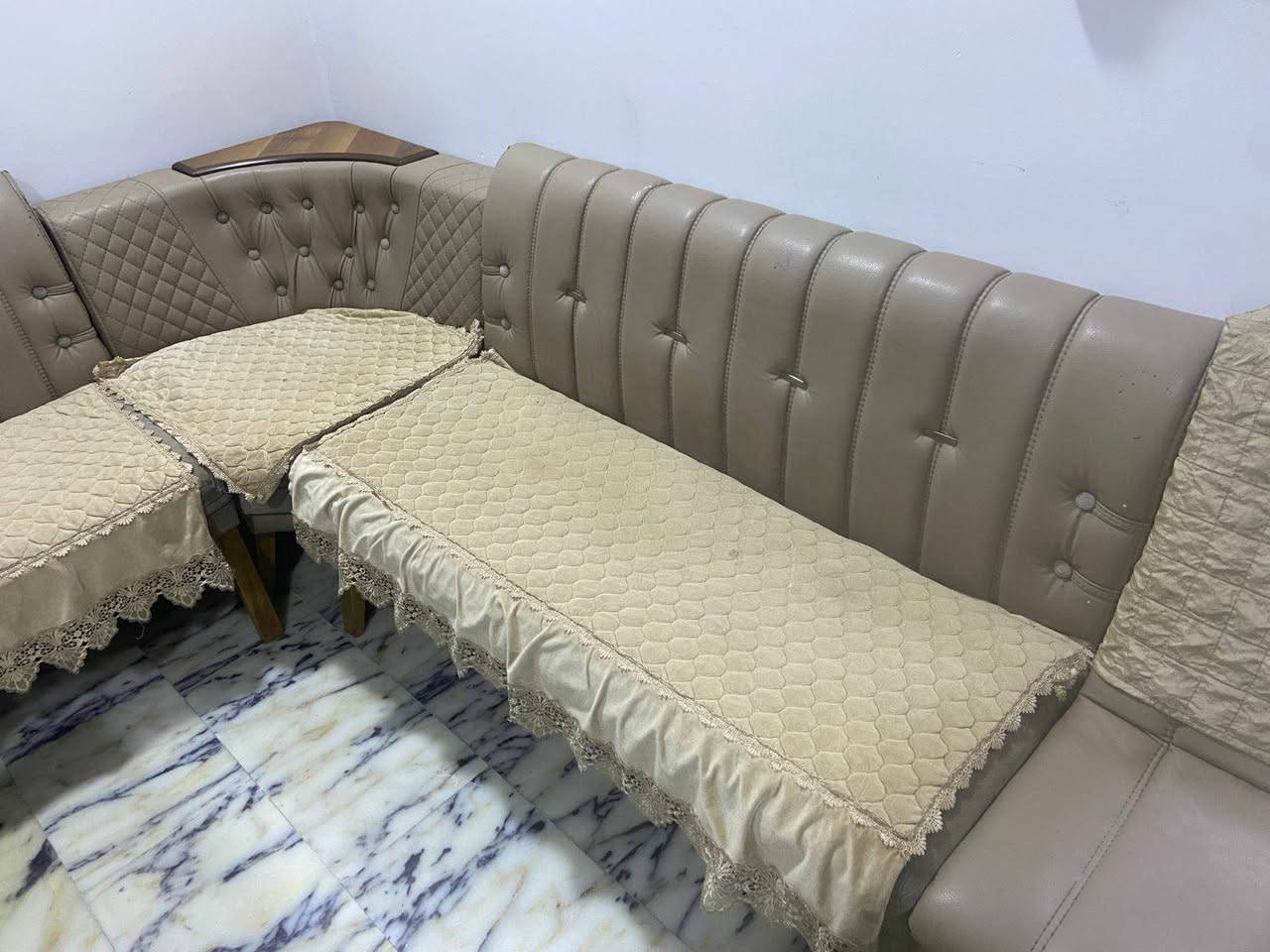 كورنر طعام سعره ٣٠٠ وهديه وياه فرشات


**إذا كنت صاحب هذا الإعلان وتريد حذفه لأي سبب، رجاءا أرسل رسالة إلى الدعم الفني**