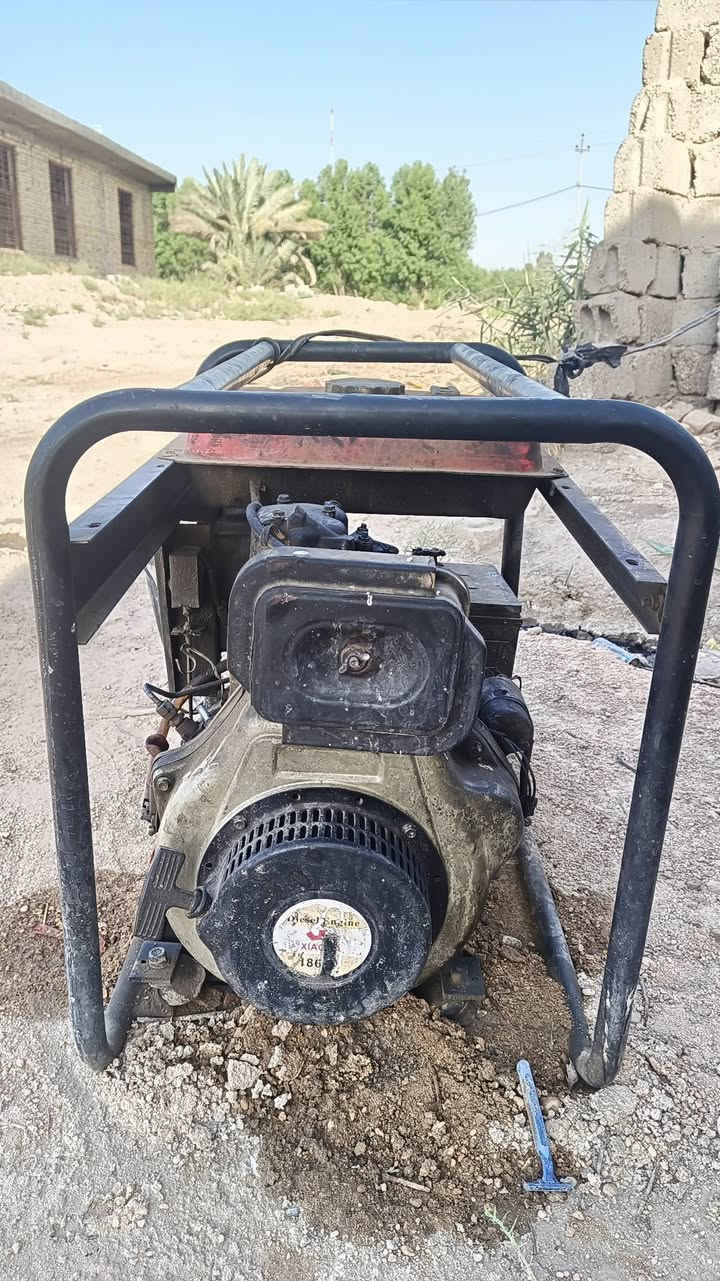 اثنين مولدات للبيع وحده كاما 5كيفي 30انمبير مابيه شي المولده شغاله رايده 350وبيه مجال شويه والثانيه بانزين من القديمات شغاله وشرط تحول سعره 100
***********
