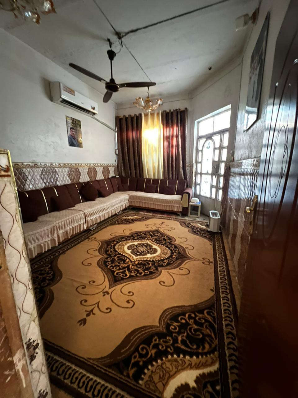 بيت للبيع ميه متر طولاني طابقين استقبال و صالةو صحيات وغرفه  والطابق الثاني غرفتين وصاله وصحيات منطقه الدبيسات قرب كراج بغداد فرع صيدليه ضحى .. ***********
