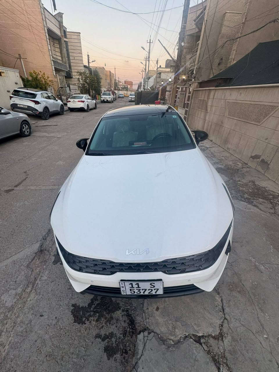 سلام عليكم
K5خليجي مكفوله كفاله عامه 
سياره فول بصيمه فتحه بل سقف 
ماشيه 36 سياره بسمي رقم بغداد 
مكاني بغداد الكرخ 
***********
