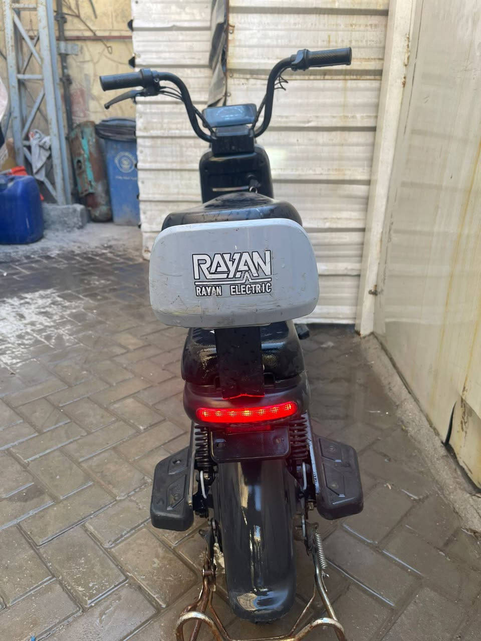 سلام عليكم دراجة شحن مديل2023مال بيت نضيفه حجم 14سويج2 بريكات خلفي امامي شغلات سعر175 رقم***********
