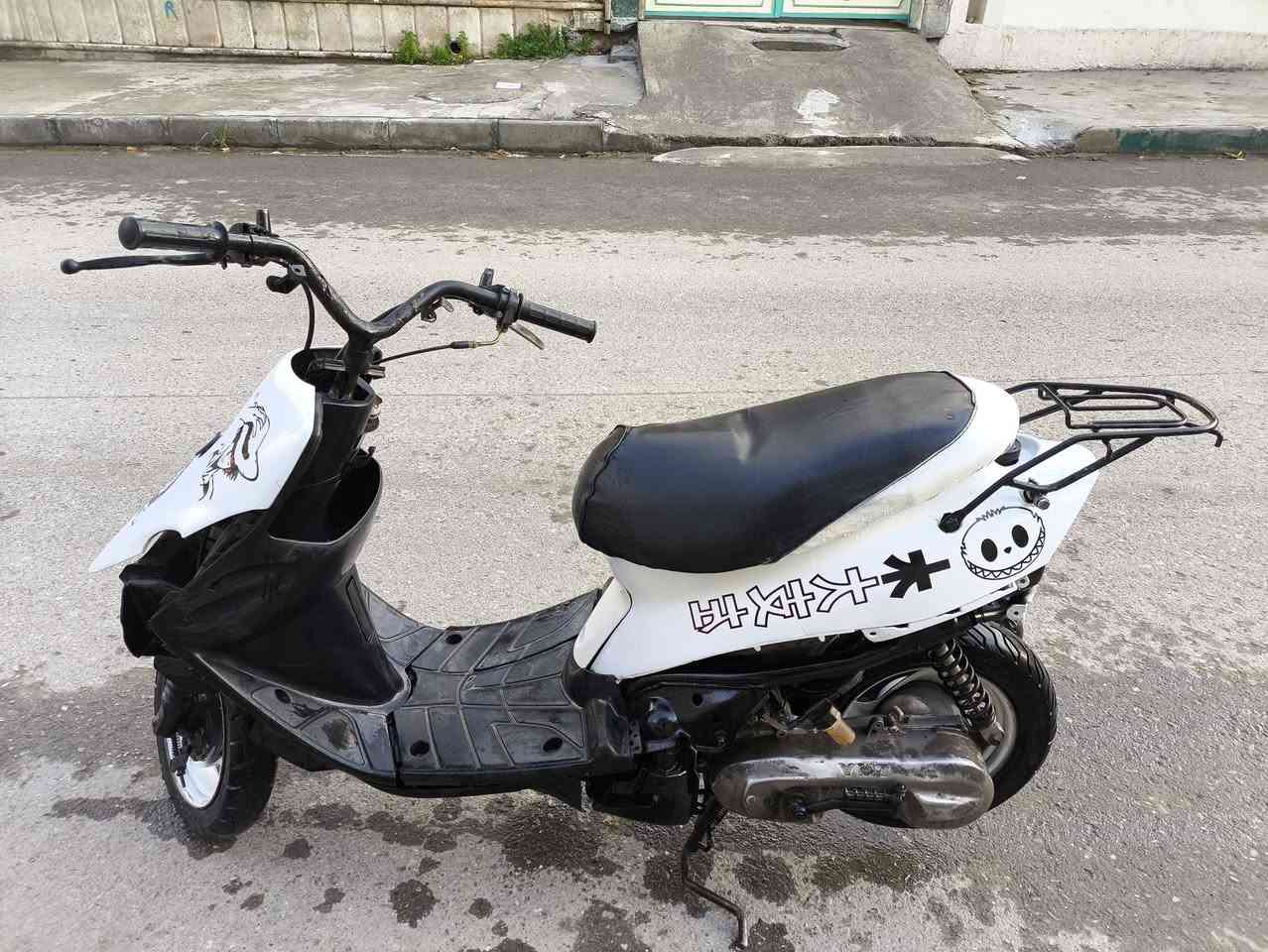 للبيع نحله رياضي 
تحريكه ومعدل نار
مكينه خرسه تايرات جدد 
كهربائيات كامله
السعر.250
الشراي على رقم***********
