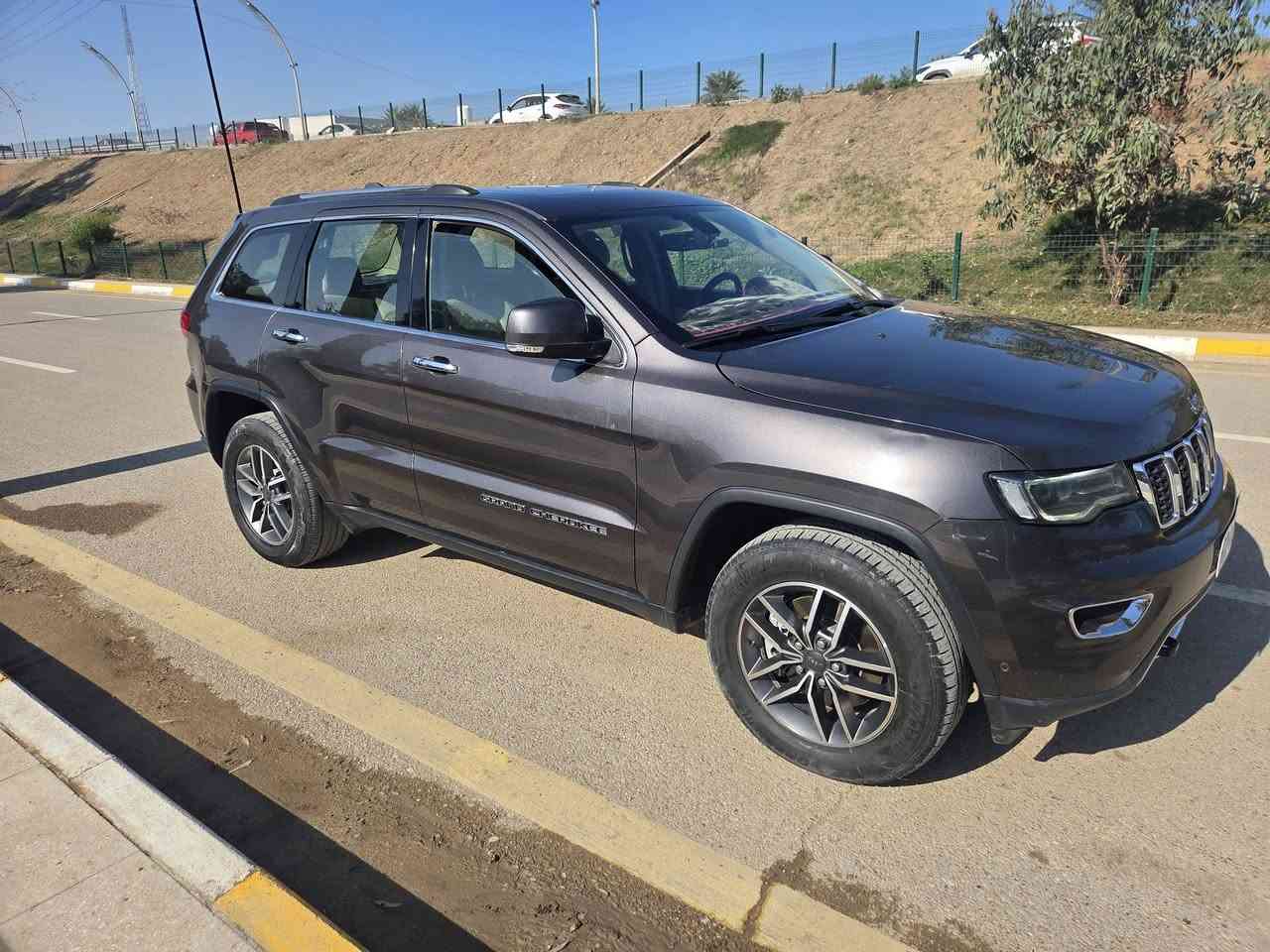 للبيع جيب لمتيد 2021
خليجي مكفولة كفالة عامة مواصفات لمتيد 
ماشية 95 الف ميل 
مكاني ديالى بعقوبة 
السعر 285
***********
