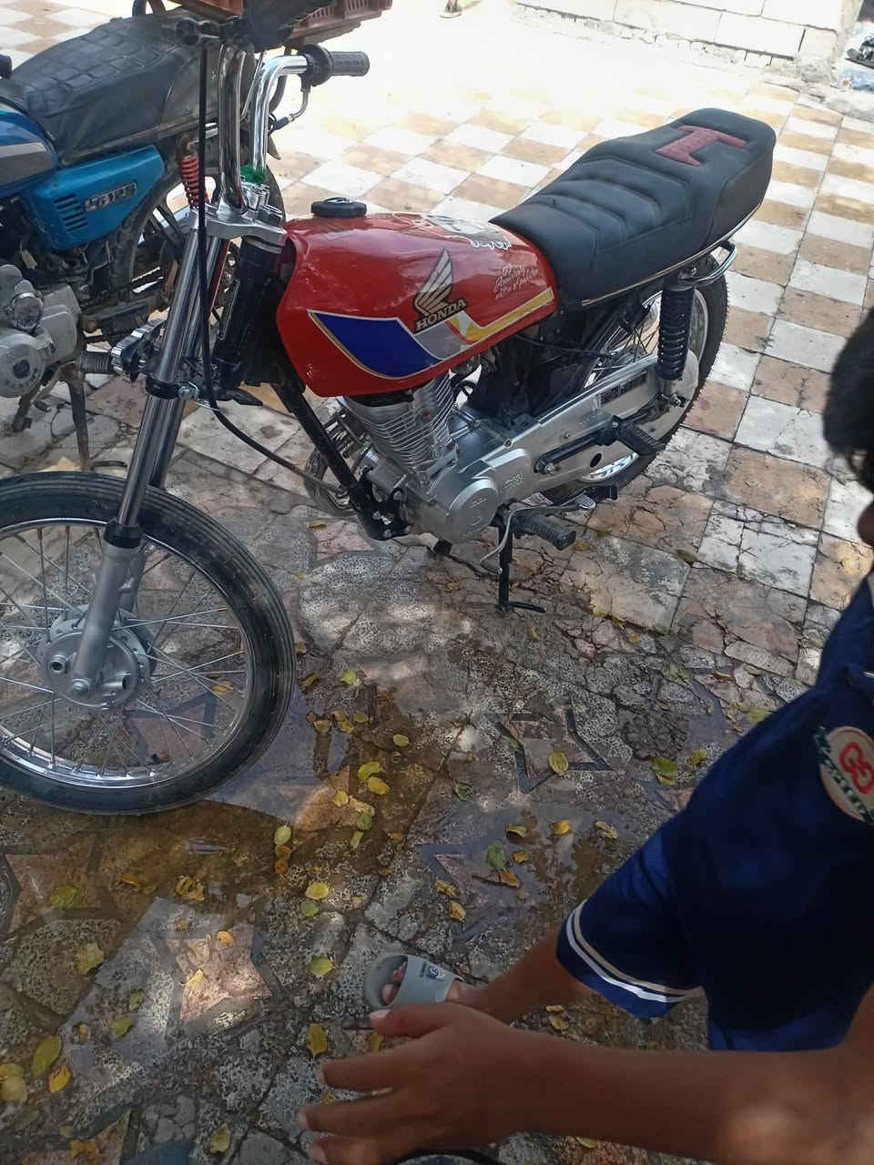سلام عليكم شباب دراجه البيع صاله شهر من معمره دراجه نضيفه مستعجل عله بيعته السعر 775وبيه مجال الشراي يدش


**إذا كنت صاحب هذا الإعلان وتريد حذفه لأي سبب، رجاءا أرسل رسالة إلى الدعم الفني**