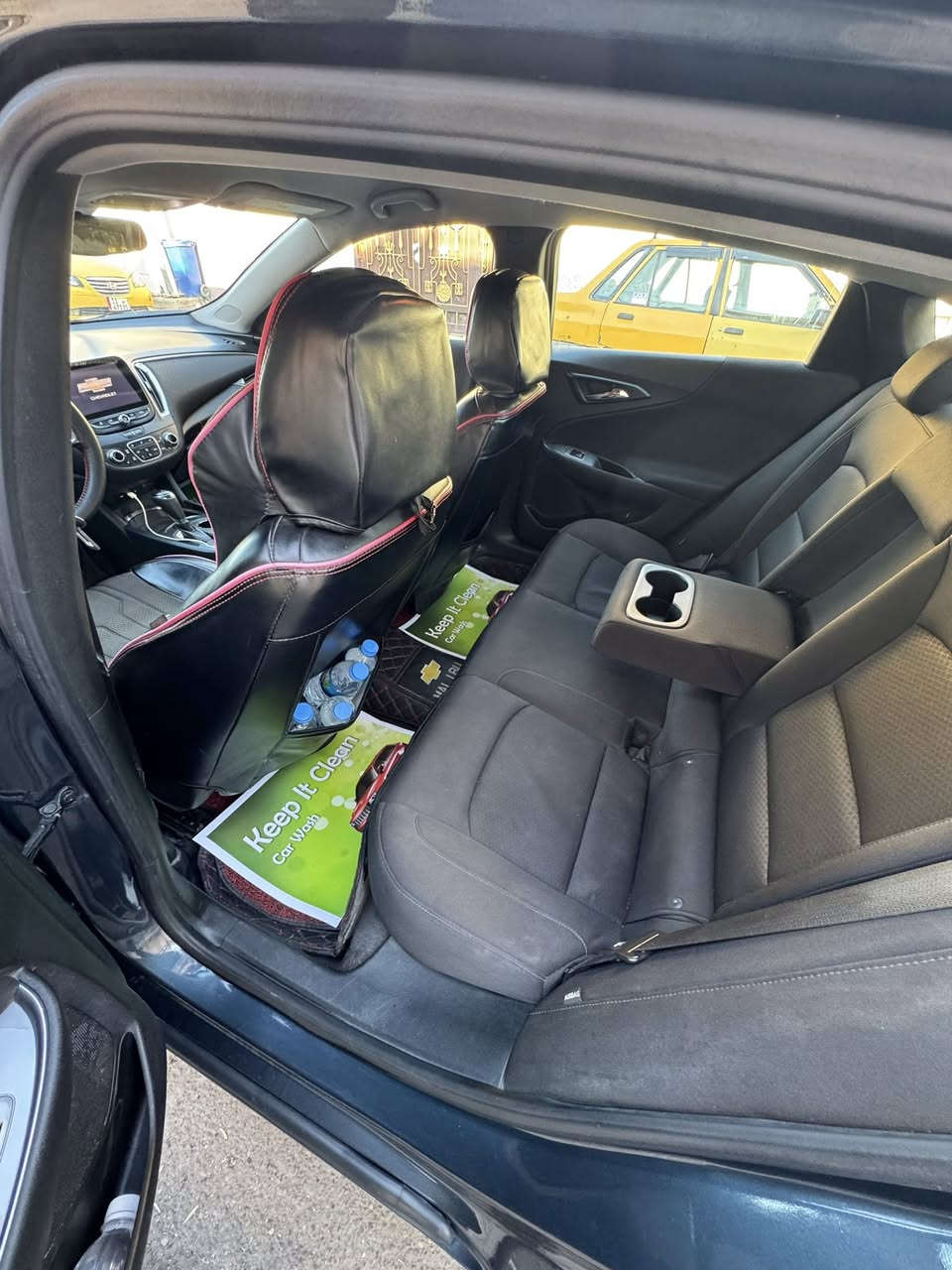 السلام عليكم
ماليبو موديل 2020  LT
محرك 1500 تيربو 
شاشة جبيرة 
بصمة 
كروس سرعة
تحكم ستيرن 
تدفئة بالكشنات 
وبعد بيها مواصفات المعروفة بفئتها
ماشية 150 الف 
داخلة للعراق كلين بدون حادث وبالعراق صاير بيها ضربة بالباب مال الصدر ومبدل فقط والسونار موجود 
معوووقين وبعد سنه تصير حرة والمعوق مو جبير بالعمر وجداً جداً خوش انسان بكفالتي 
سيارة جاهزة للاخير بدون اي نقوصات 
سعرها 11.500$ وبيها مجال بسيط 
*********** 
بغداد الجديدة النعيرية
