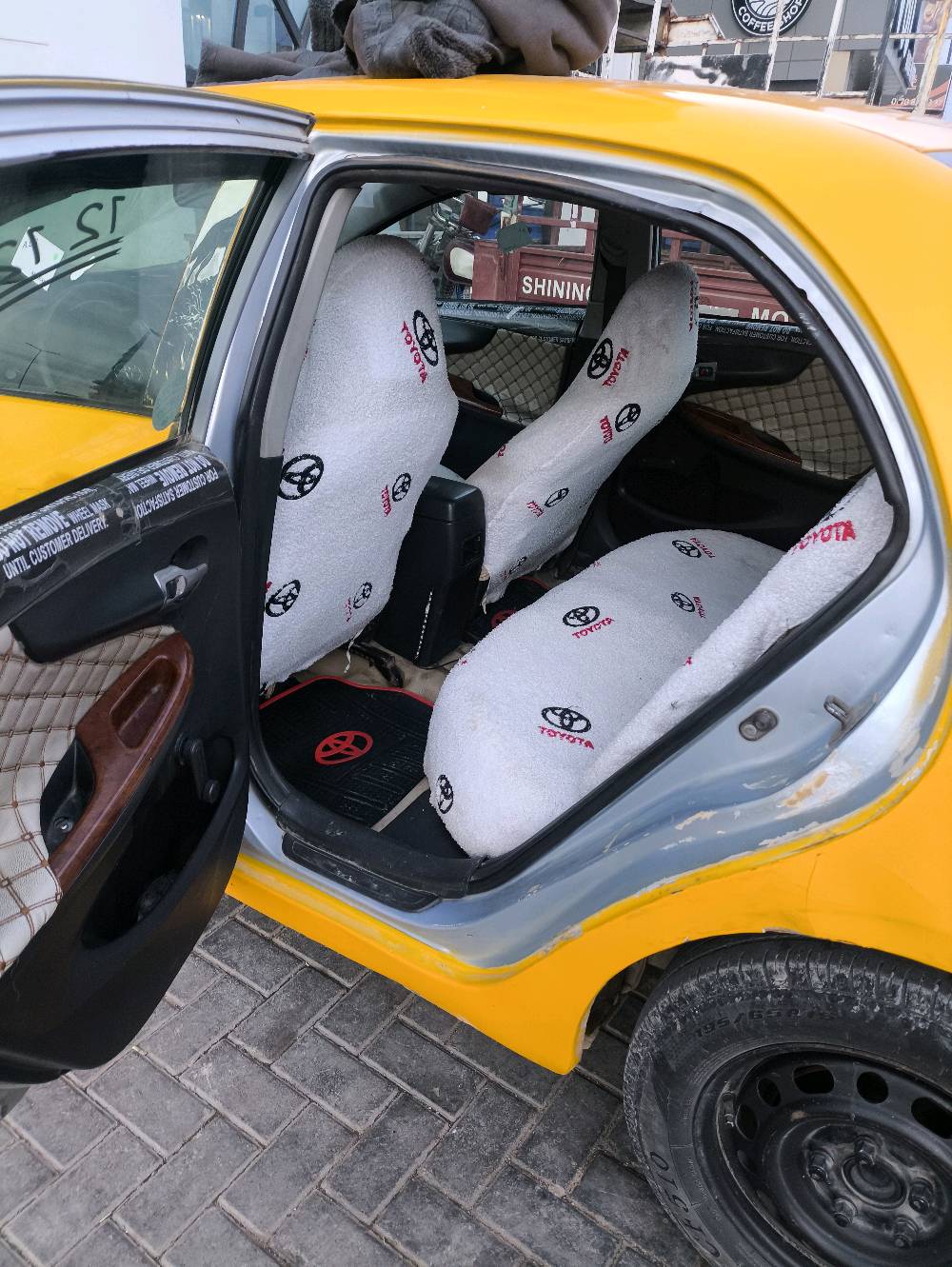 سلام عليكم كورلا للبيع مكلوبه سياره كله معجون موديل ٢٠٠٨ سنويه لل ٢٠٢٧ غرمات نقابه مصفر تبريد تدفئه مايشتغل بطاقت بانزين مابيه رقم بابل مشروع وطني السياره بكركوك و صاحبها بكركوك تريد وكاله تريد تحويل السياره مكلوبه لاتجي تكلي شبيها مابيها السعر ٧٠ وبيها مجال 