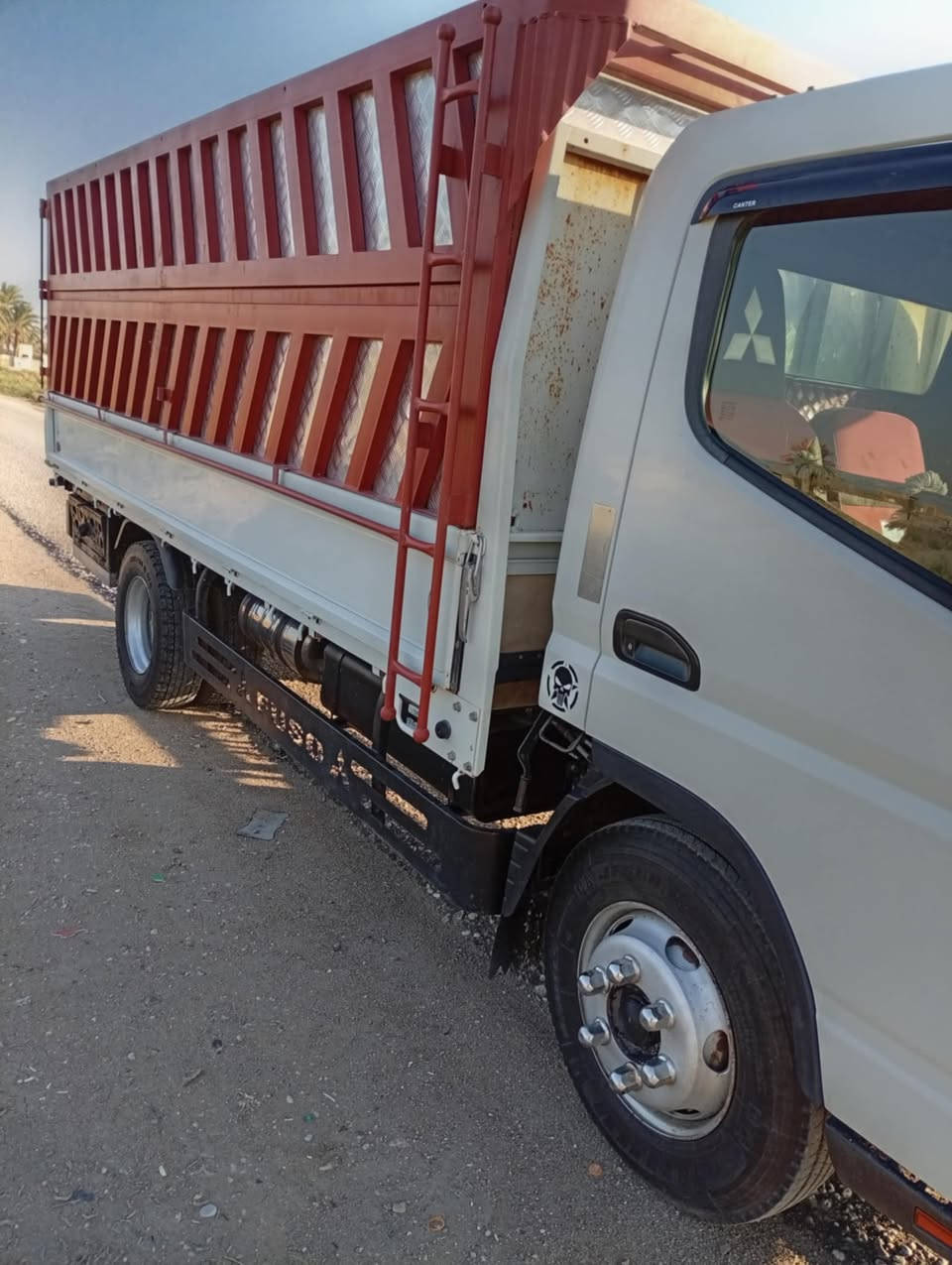 كنتر للبيع موديل 2017كفاله عامه رقم قادسيه سياره خير من الله متصرف عليها ربع كبل للشارع ***********
