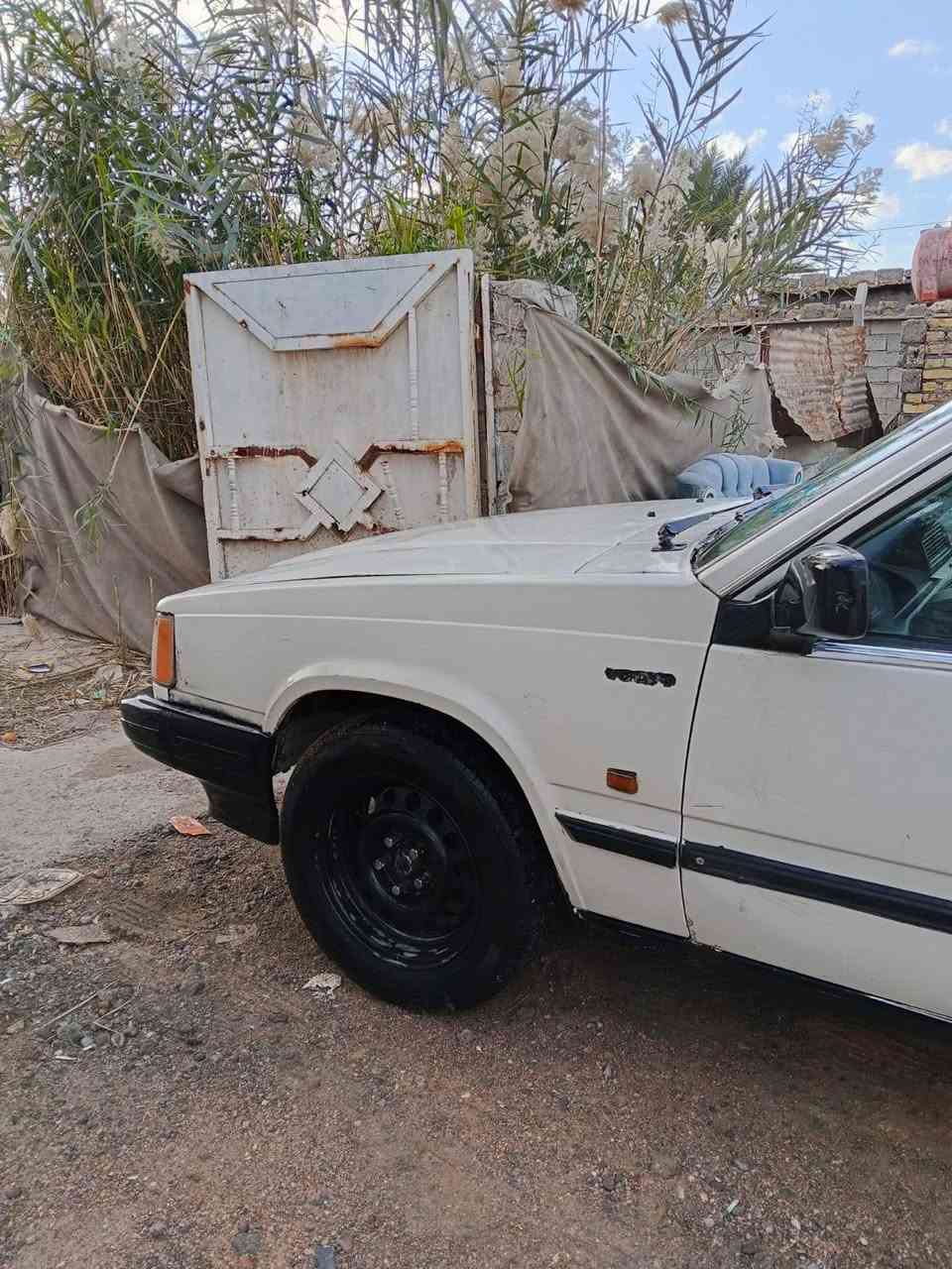 مرة خصت مدير الكروب فالفو مديل 1990 مكينه وكير جديد غرفة جديدة تخم تاير كله جديد تبريد شغال  السعر 42 الرقم *********** غير متواجد في الفيس
