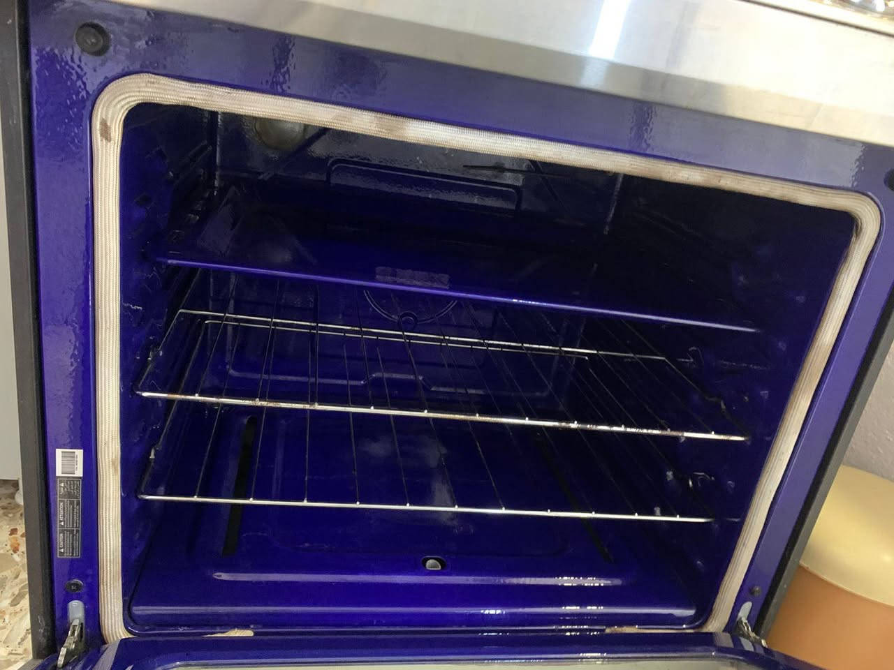 طباخ غاز من شركه LG مكسيكي من نوع الحديث الستانلس ستيل 
6 عيون غاز بالاعلى
 فرن طباخ غاز وكهرباء 
فرن واسع للطبخ والخبز
شواية داخلية للتحمير والشوي
توزيع حرارة جيد داخل الفرن
حراره فرن ماتترسب للخارج مغلق .
مستعمل نظيف نظافته 90‎%‎
للاتصال والاستفسار يرجى الاتصال على  الرقم 

***********
او
***********
