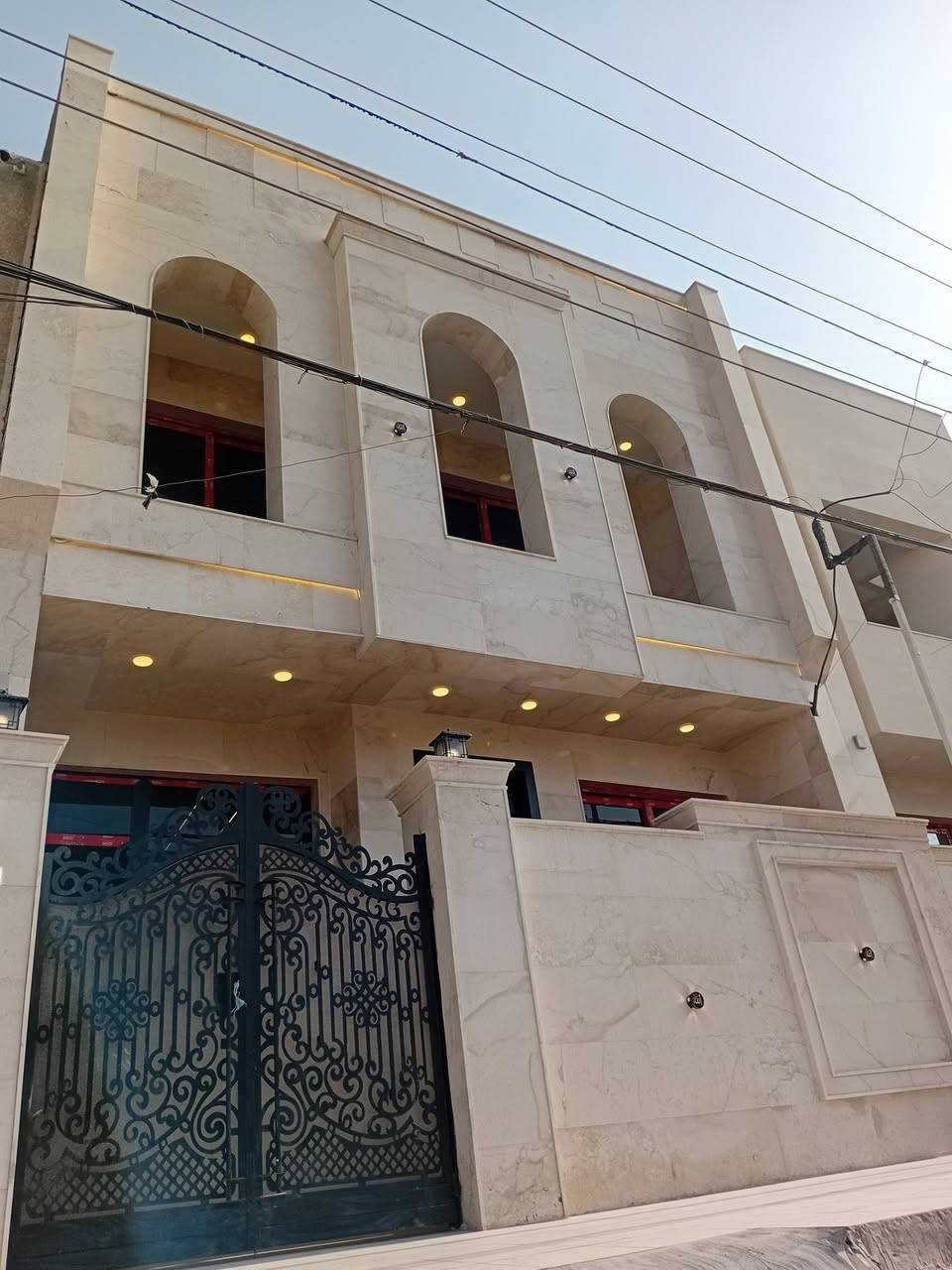 مكتب المجد للوساطة العقارية..
للبيع بيت زيروو بناء،حديث سنة ٢٦..يحتوي
٣نوم صالة مطبخ خدمات عدد ٣
مساحة ٥٧.٥ م
واجهة   ٦.٧٠م
نزال.       ١٥م 
على شارع ١٢ بالإضافة تشجير أمام البيت ...
مكتب المجد للوساطة العقارية سيدية شارع العلوة مقابيل مدرسة حلم الغد..
***********
***********

نسعى لخدمتكم نحو الأفضل نستقبل كافة عروضاتكم السكنية والتجارية..
