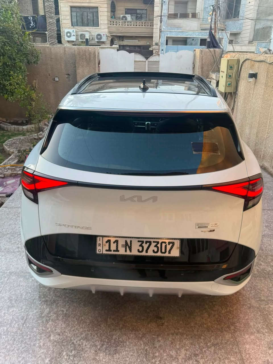 كيا سبورتج خليجي موديل 2024 فول مواصفات 1/1 فئة جي تي لاين (GT LINE)
من الوكالة (شركة الدولية العراقية) بعدها تحت ضمان الوكالة
صناعة سلوفاكية/ رقم بغداد الانكليزي 

المواصفات:
* المحرك: 4 سلندر 2000cc دوش
* مرتبط بناقل حركة أوتو 6 نمر
* فتحة سقف بانوراما 
* بصمة ابواب
* مفتاح مشفر
* تشغيل عن بعد
* بصمة تشغيل (عدد 2)
* فتح صندوق كهرباء ذكي
* شاشة كبيرة
* كاميرا خلفية
* تبريد قطعتين
* ‏‎تبريد اوتو مزدوج شاشة
* نظام نزول المنحدرات
* ‏‎نظام مانع الانزلاق
* هاند بريك بصمة
* فرامل كهربائية
* ‏‎‏اوتو هولد Auto Hold
* حساس تجاوز
* حساسات دعامية امامية
* ‏‎حساسات دعامية خلفية
* ‏‎حساسات ضغط اطارات 
* شاحن هواتف وايرلس
* منفذ شحن هواتف USB
* شحن تايب C بالكشنات
* ‏‎لايت زينون + LED
* حاجب ليد امامي
* ‏‎كشافات ضباب امامية ليد
* كشاف ضباب خلفى
* ‏‎بك لايت LED
* ‏حجم الإطار 19‎
* ويل كب 19
* اطار احتياطي حجم كامل
* ‏‎اريل نفكيتر
* ماسحات خلفية
* دشبول شاشة متصلة
* شاشة مقاس 8 بوصة 
* راديو ديجيتال‎
* Android Auto
* Apple Car play
* عرض فديو 
* ‏‎كاميرا دوارة عدد 2
* ‏‎الانارة الداخلية LED
* ‏‎كراسي جلد اسود
* كراسي امامية كهرباء
* تدفئة بالكراسي الامامية
* تبريد بالكراسى الامامية
* تدفئة بعجلة القيادة
* ‏‎مثبت السرعة Cruise
* بلوتوث مع الاوامر الصوتية
* ‏‎اوضاع القيادة Drive Mode
* ‏‎فحص أنظمة السيارة 
* ‏‎شفتات مقود
* جناح خلفى
* ‏‎‏ايزو فكس ISO Fex
* ‏‎اشارة في المرايا الجانبية
* حساس مطر
* ‏‎مخرج منفذ الطاقة 
* تنبيه للنقطة العمياء
* شباك امامي اسود لامع
* رف علوي لحمل الحقائب
* ‏‎‏رادارات جانبيه مع رادار خلفي
* اضائة امامية للسائق والمرافق
* نظام ABS + دسك بريك لجميع العجلات
* وسائد هوائية جانبية وخلفية عدد 6 (AIR BAG)
* مرايا جانبية تحكم كهرباء قابلة للطي مع اشارات
* زجاج امامي وخلفي صعود وهبوط اتوماتيك مع خاصية الامان
* نظام تعتيم بمراية الوسط خاصية امتصاص الضوء العالي الخلفي
* السيارة خاضعة لكفالة شركة الدولية العراقية (5 سنوات او 100,000كم) للمحرك وناقل الحركة ايهما اقرب عن العيوب المصنعية
* صيانة مجانية لمدة سنة او 20 الف كيلومتر
الضرر: حافة البنيد بمقدار إصبعين وامصلح على البارد PDR

بغداد حي العدل
سعر 25 الف دولار وبيه مجال  

***********
ابو زين
