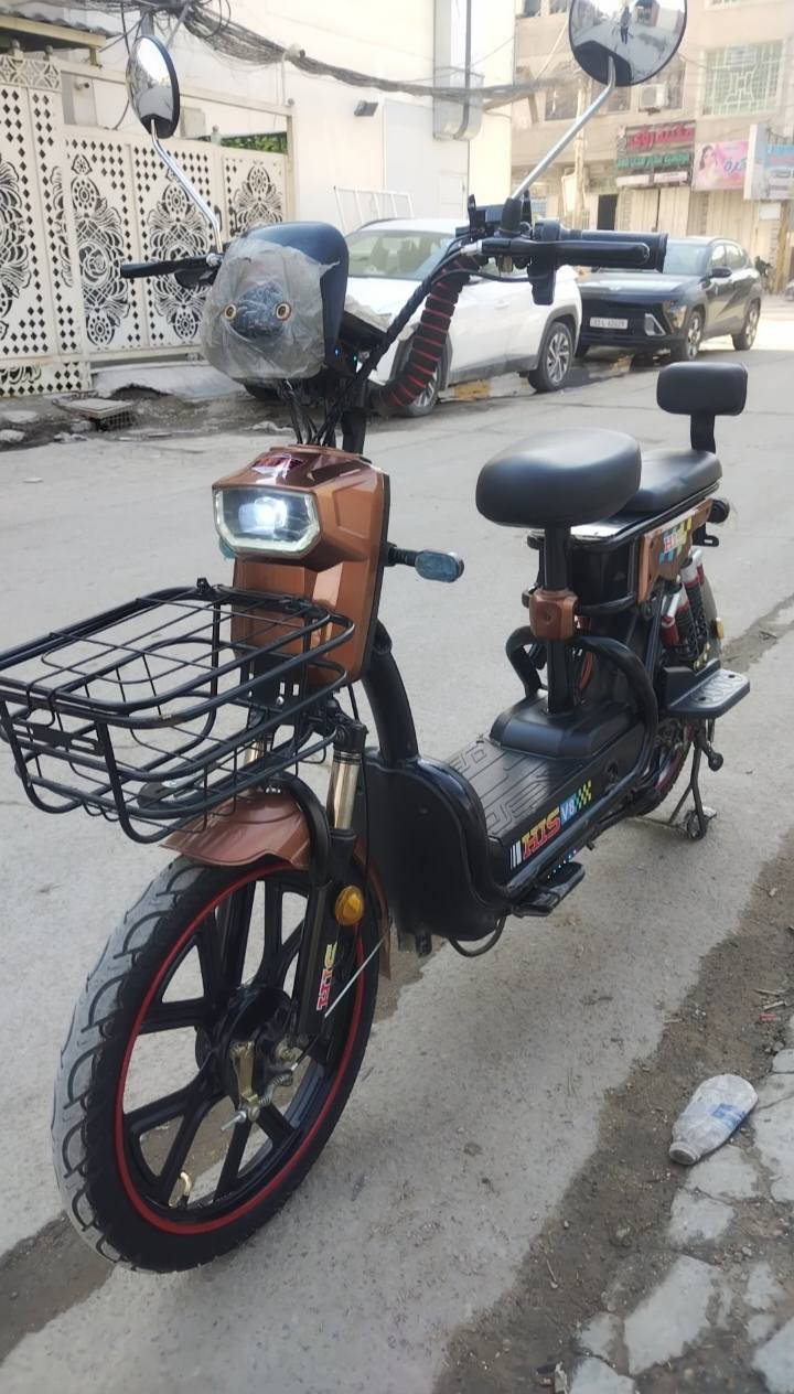 السلام عليكم دراجه شحن حجم 14
شركه HIS الغنيه عن التعريف
دراجه بعده جديده كلش مابيه اي نقص
استخدام اقل الشهر بعده بل ستيكر مال شركه 
وياه شاحنه الاصليه وبصمتين وسويجين 

السعر 350 الف وبيه مجال بسيط
العنوان بغداد الامين الثانيه 
رقم الهاتف ***********
