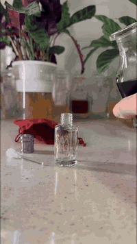 المسك… سرّ الطيب والفخامة 🤍

المسك من أقدم وأثمن الروائح، يتميّز بثباته العالي ونفحته الهادئة اللي تعطي إحساس بالنظافة والرقي.
يُستخدم من زمان للعناية الشخصية وتعطير الملابس والمكان، ولا يخلو بيت عربي من ريحته الأصيلة.

استخدامات المسك:
• تعطير الجسم بعد الاستحمام
• تعطير الملابس والفراش
• رائحة ثابتة للمناسبات والأفراح
• إحساس بالراحة والهدوء

مسكنا مختار بعناية 🌿
ثبات عالي – رائحة نظيفة – يناسب الجميع

📦 توصيل لكل المحافظات
💰 الدفع عند الاستلام

راسلنا للطلب أو الاستفسار
***********
