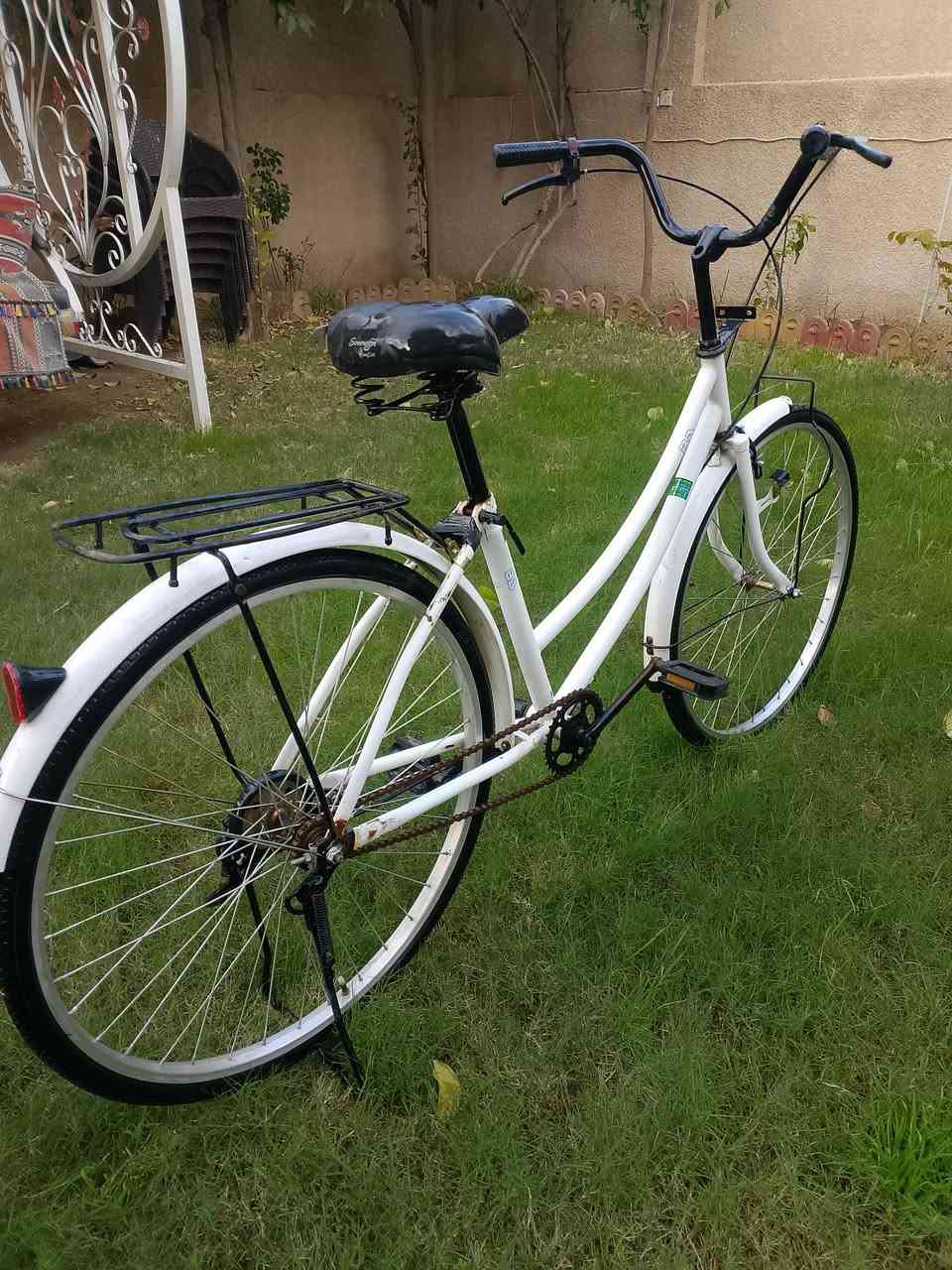 بايسكل للبيع 
جديد نظيف ما بيه اي نقص سعره مناسب اتصال***********
