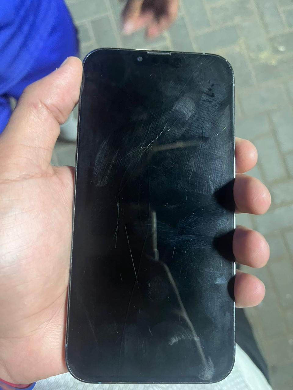 وآيفون ١٣ برو ماكس شاشه مفطوره وضهر مكسور سعر ٤٧٥ ***********
