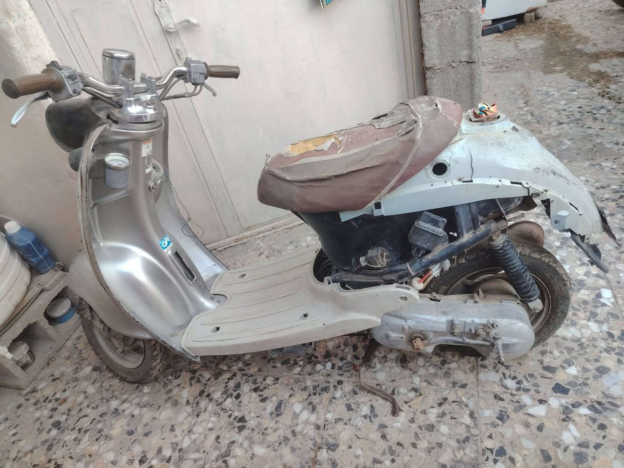 سلام عليكم دراج كلاسك شغاله عل فحص بس تايرات نازله
هوه 150 وبيهه مجال


**إذا كنت صاحب هذا الإعلان وتريد حذفه لأي سبب، رجاءا أرسل رسالة إلى الدعم الفني**