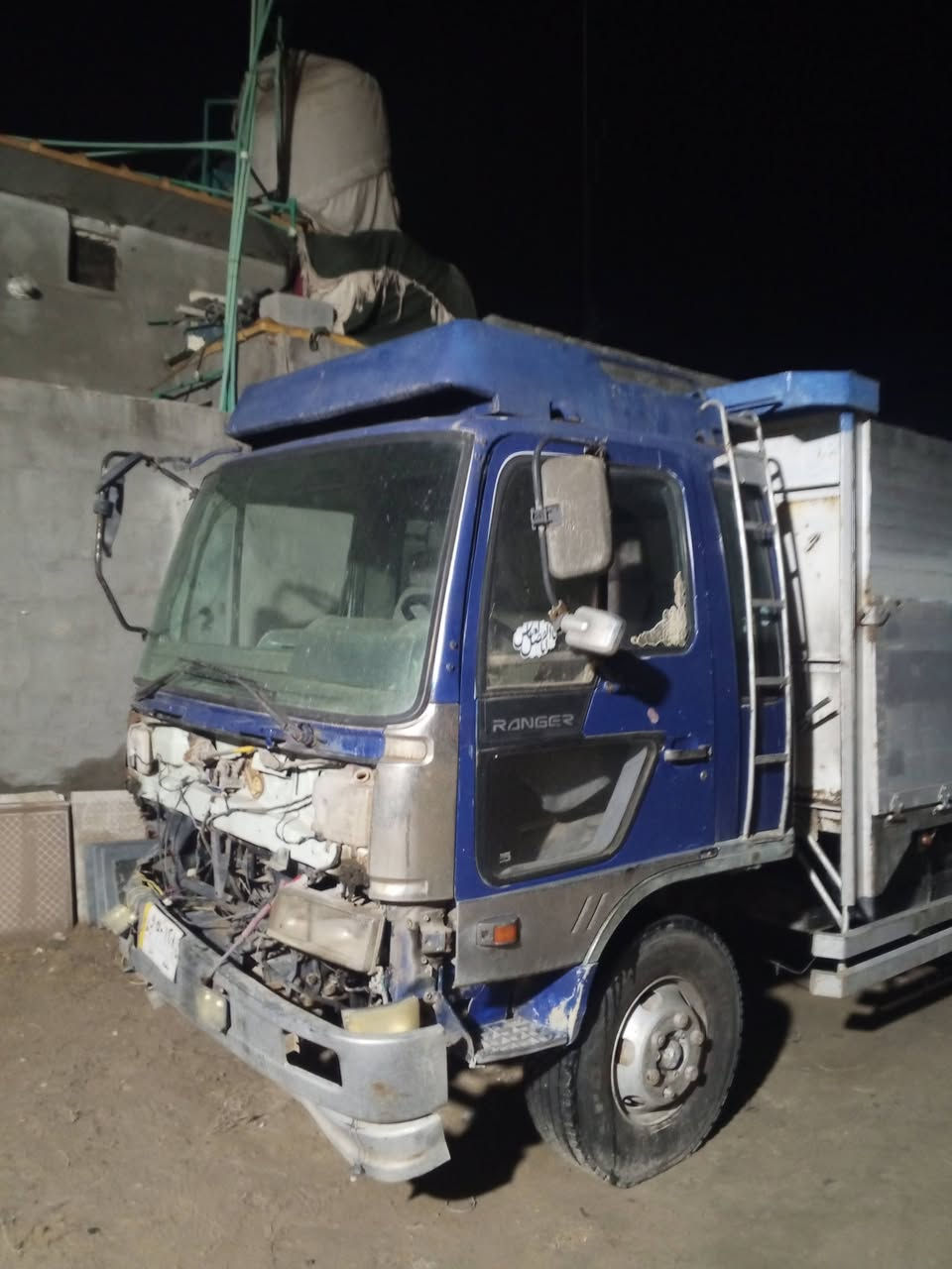 السلام عليكم بسبب الوعود الكاذبه لحد يكلي امسح المنشور واني جايك هينو للبيع على هذا وضعها مكانها كربلاء للاستفسار ***********
