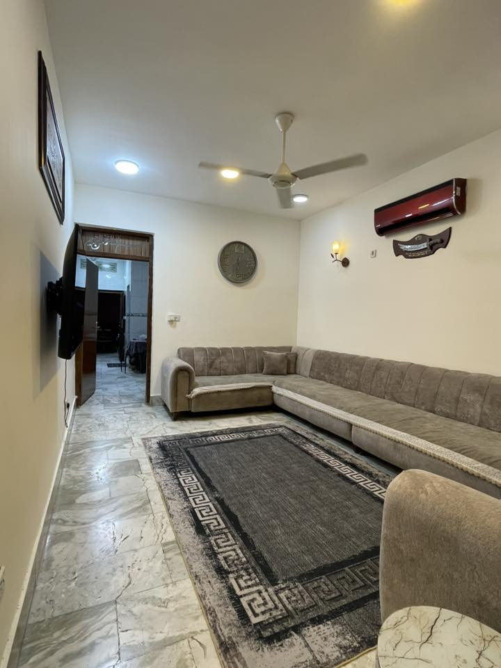 للبيع دار 75م الواجهه 4اله ربع النزال 20 م
3 نوم واحده سويت 
📍مقابيل نادي النفط قرب كلية الامام الكاضم 
للإستفسار ***********
