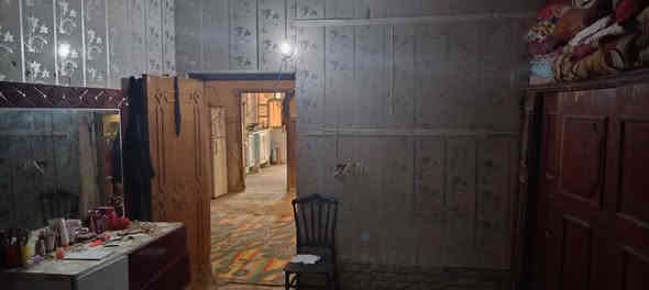 السلام عليكم نصف دار للبيع المساحه ٦٠ متر العنوان شهداء الثانية قرب مدرسة صفية للاستفسار ***********
