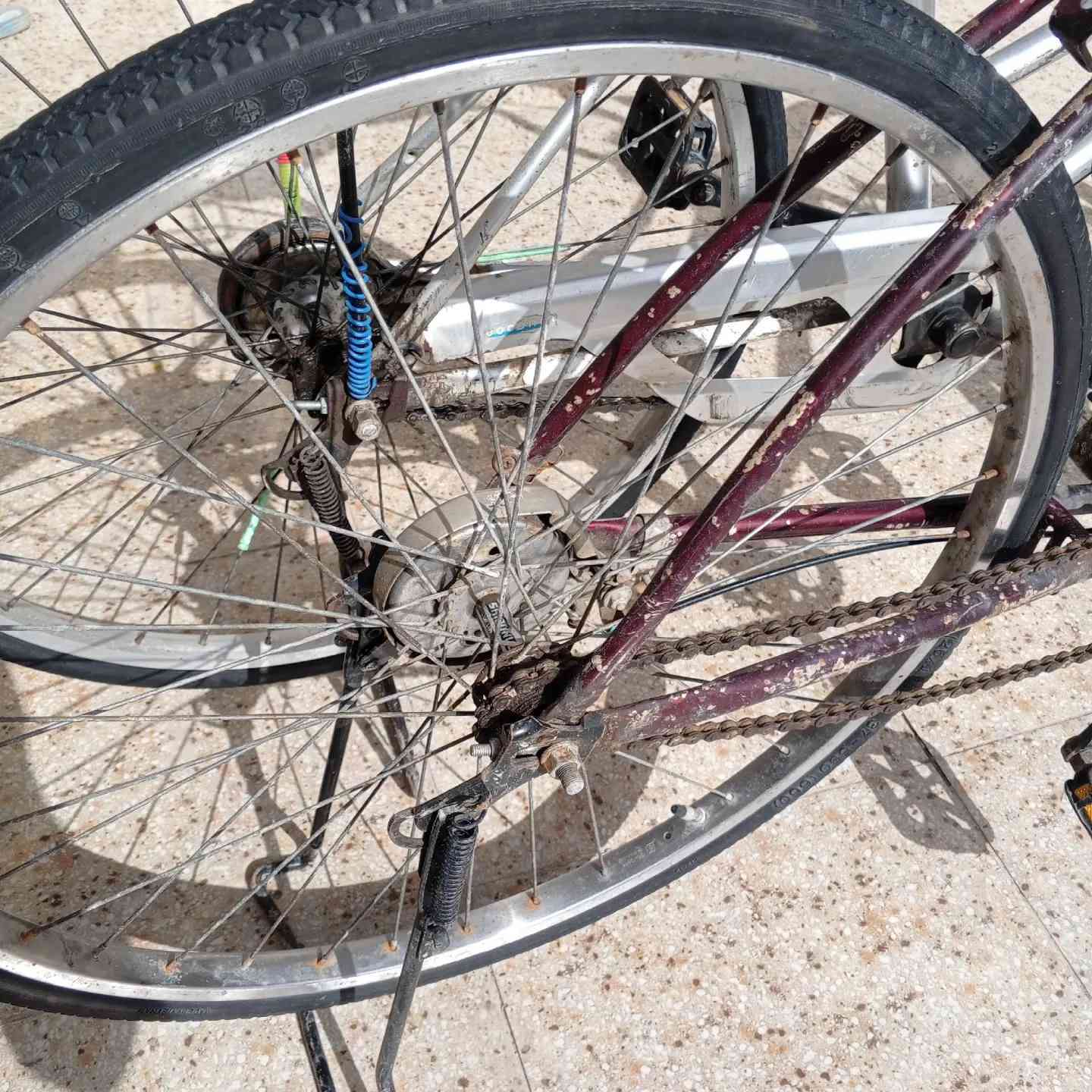 سلام عليكم باسكل الرصاصي للبيع موديل 2017.مكفول كفاله عامه باسكل حلو ونضيف كلش مكاني  ناصريه قضاء قلعه سكر سعر الباسكل 75 وبيه مجال للشراي الستفسار علا الرقم واساب (***********)
