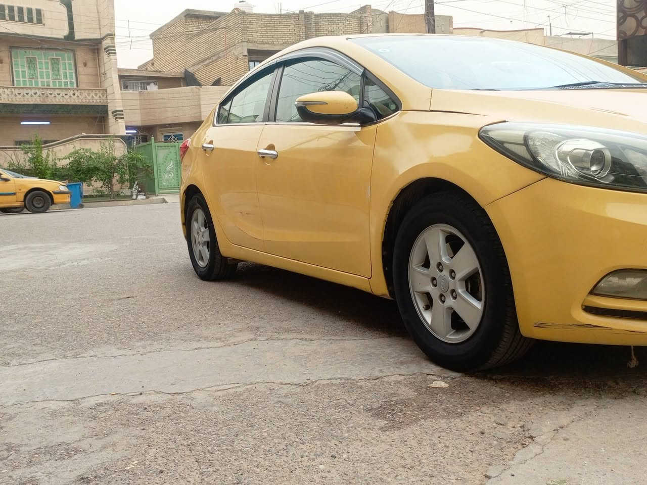 فورتي 2015 نص فول
اشاير مري تحكم ستيرن 
محرك 2.0 المرغوب 
كير حدايدة تخم تاير جديد 
 سيارة صبغة وحدة
حادثها جاملغ ايسر جهة السايق بدون تبديل 
سيارة ليبل واحد 
سعرها 90 وبي مجال بسيط 
للأستفسار اتصل على الرقم ***********
