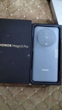 هونر ماجك5برو فقط مفتوح من كارتونه ما مستخدم بسعر600 الاتواصل 07776032...