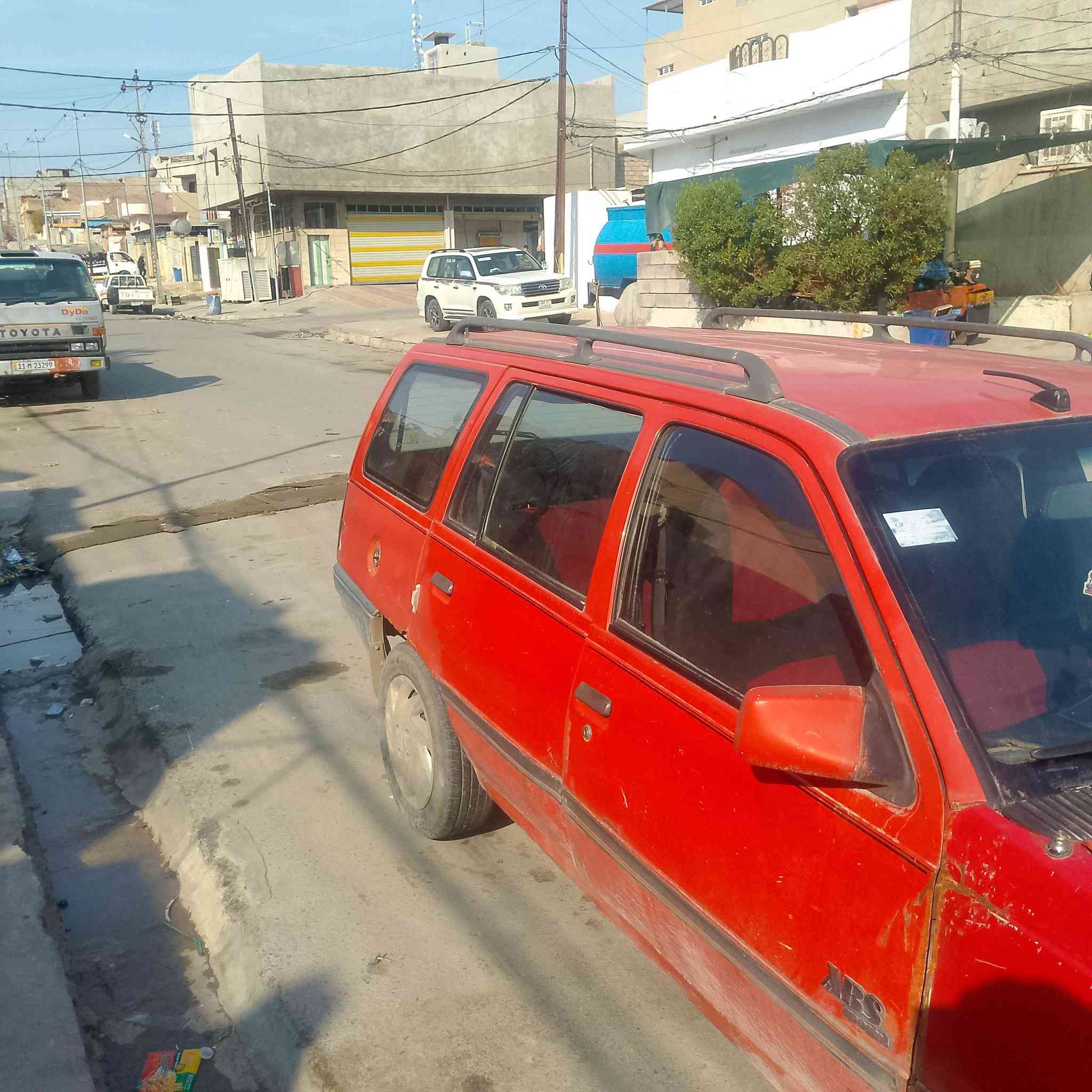 سياره للبيع كير ومحرك شرط كاربون بانزين بيها السعر ١٧ وبيها مجال ***********
