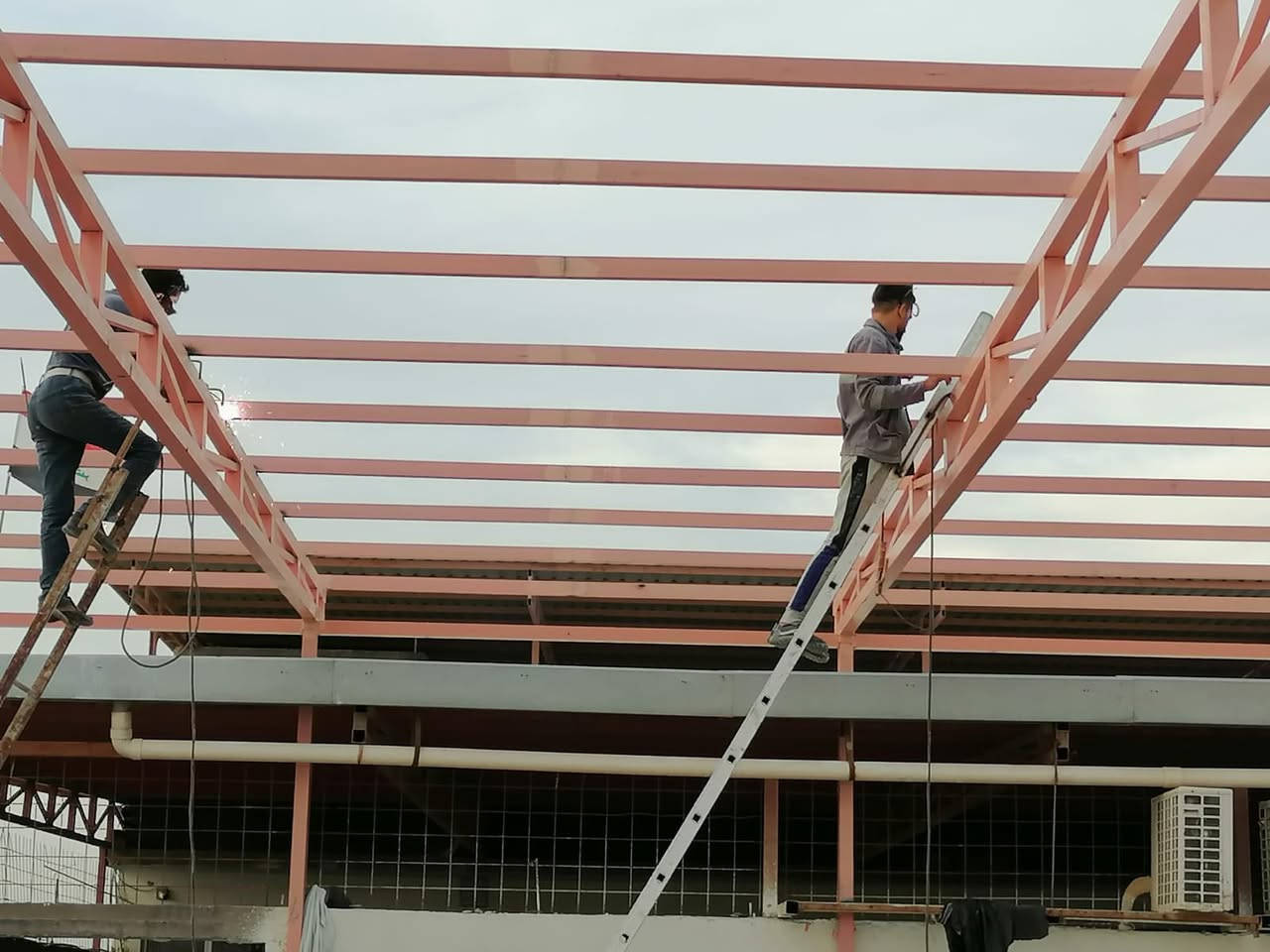 🔩 سقايف حديد شغل مرتب وأسعار مناسبة 🔩

نسويلك سقايف للمنازل والكراجات والأسطح بأجمل التصاميم وأقوى المواد ✨

📞 للحجز والاستفسار راسلنا خاص
***********
