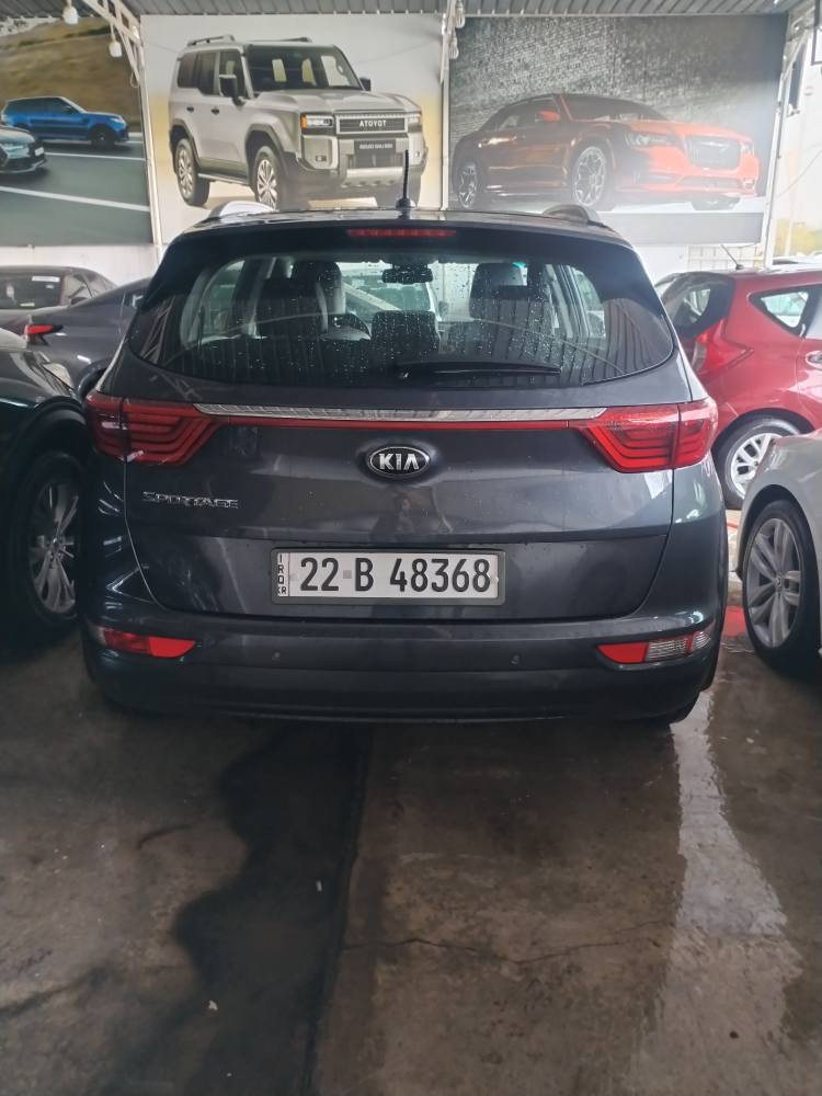 كيا سبورتاج خليجي محرك 2000 موديل ١٧ فول مواصفات بصمة بانوراما وجلد تحكمات استيرن باسمي ماشية 108797كم كشن كهربائي وهيتر ٣ أنظمة قيادة حساس امامي وخلفي وكامرة بي جاملغ الأمامي الأيمن صبغ بدون دواخل  *********** كركوك, العراق
