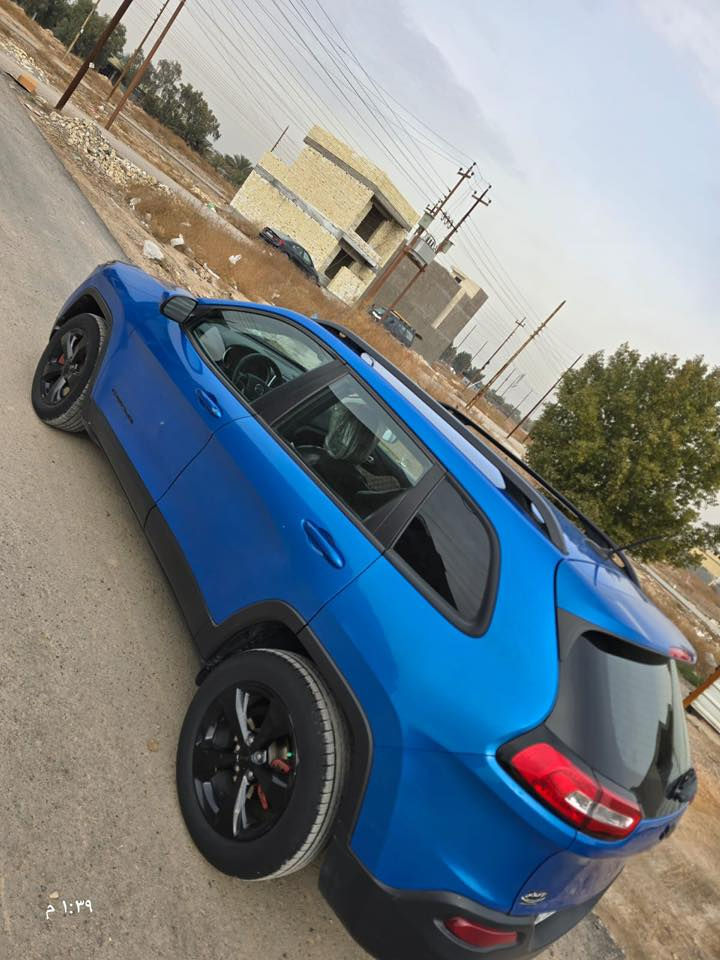 السلام عليكم 
جيب شيروكي بزون 2018 
ماشية 178Km
محرك جديد
صدر جديد 
تبريد 1/1
عندي صور سونار جاملغ وبنيد  
رقم بغداد 
تحويل ثاني يوم 
السعر 100$ وبيها مجال مكاني بغداد الدورة
للأتصال 
***********
